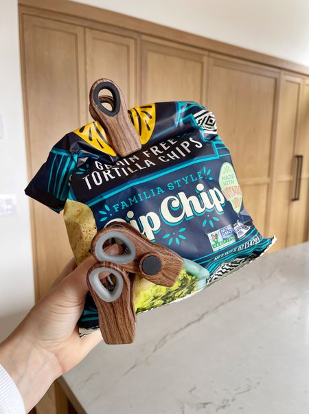 HOME \ kitchen organization favorite - wood-looking chip/bag clips!

Amazon find 

#LTKhome #LTKfindsunder50