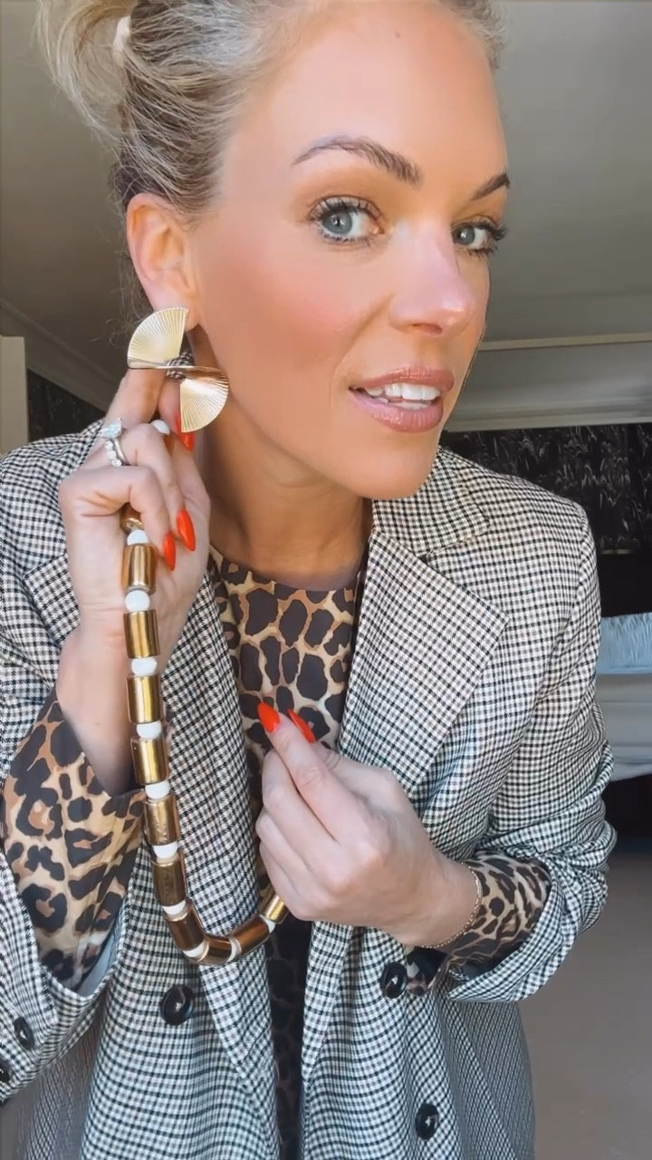 Sometimes all it takes to go from workday to cocktail hour is a few easy accessory swaps!

#LTKFindsUnder50 #LTKOver40 #LTKStyleTip