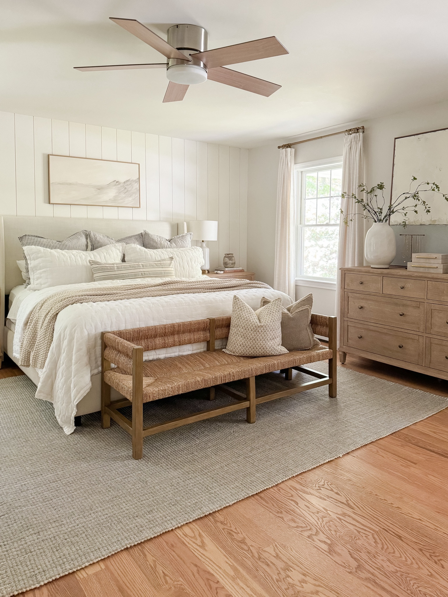 Modern coastal bedroom

Home Home design  Modern home  Home decor  Bedroom design  Bedroom inspo  Bedroom finds  Bed Decor  

Upholstered bed, vint

#LTKFindsUnder50 #LTKStyleTip #LTKHome