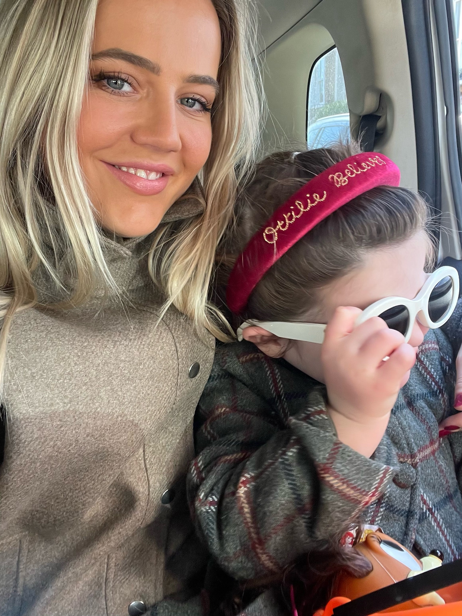 My daily makeup 💄 
Products used:
- Kosas super creamy brightening concealer
- Chanel les beige healthy glow bronzing cream in deep bronze 
- Kosas The Sun Show beachy bronzer as eyeshadow 
- Hourglass unlocked mascara black
- Rate beauty cream blush in Joy 

#LTKeurope #LTKSeasonal #LTKbeauty