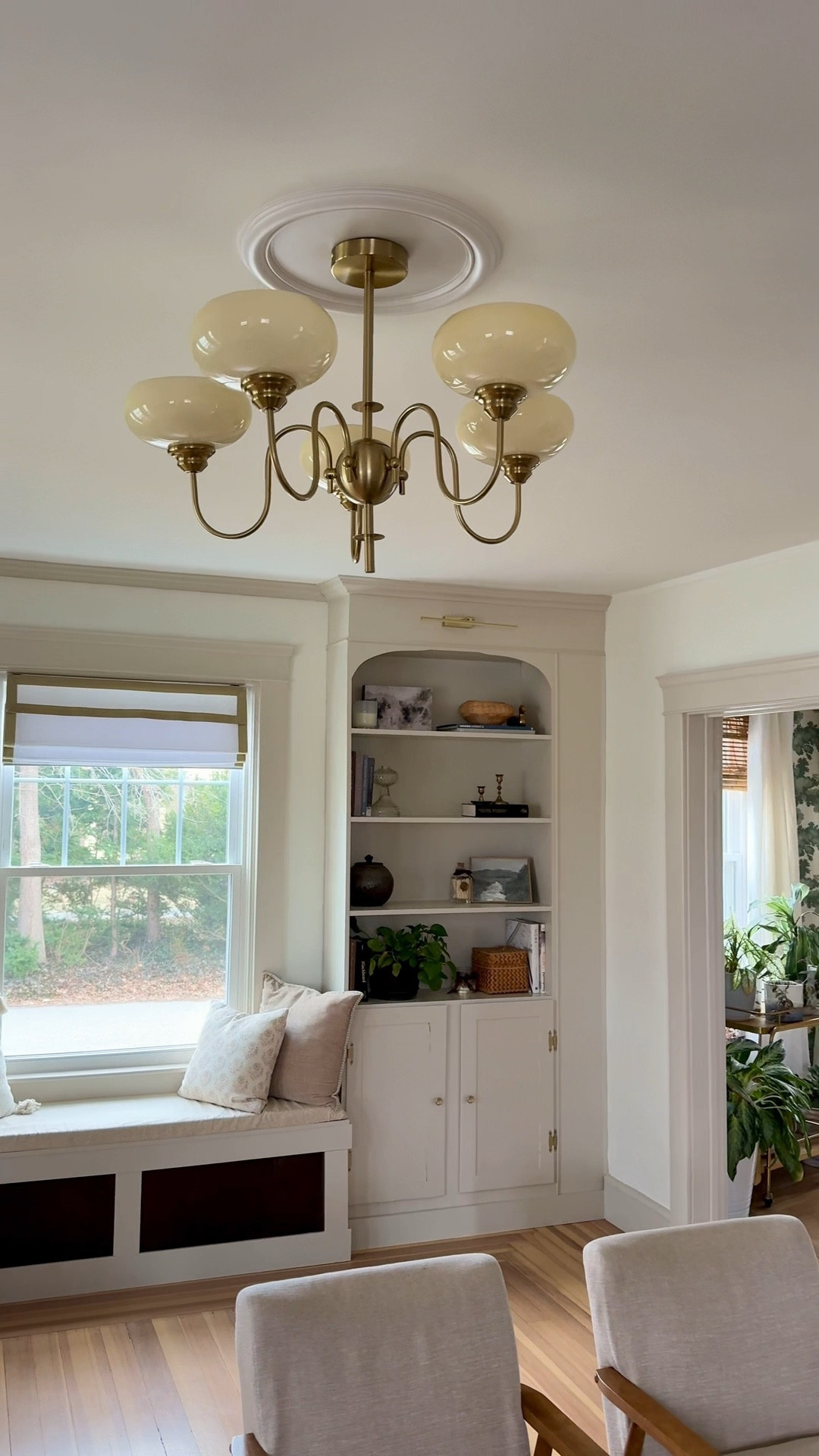 Finally got a new light fixture for the living room 🙌🏽 

#lighting #chandelier #interiordesign 

#LTKHome