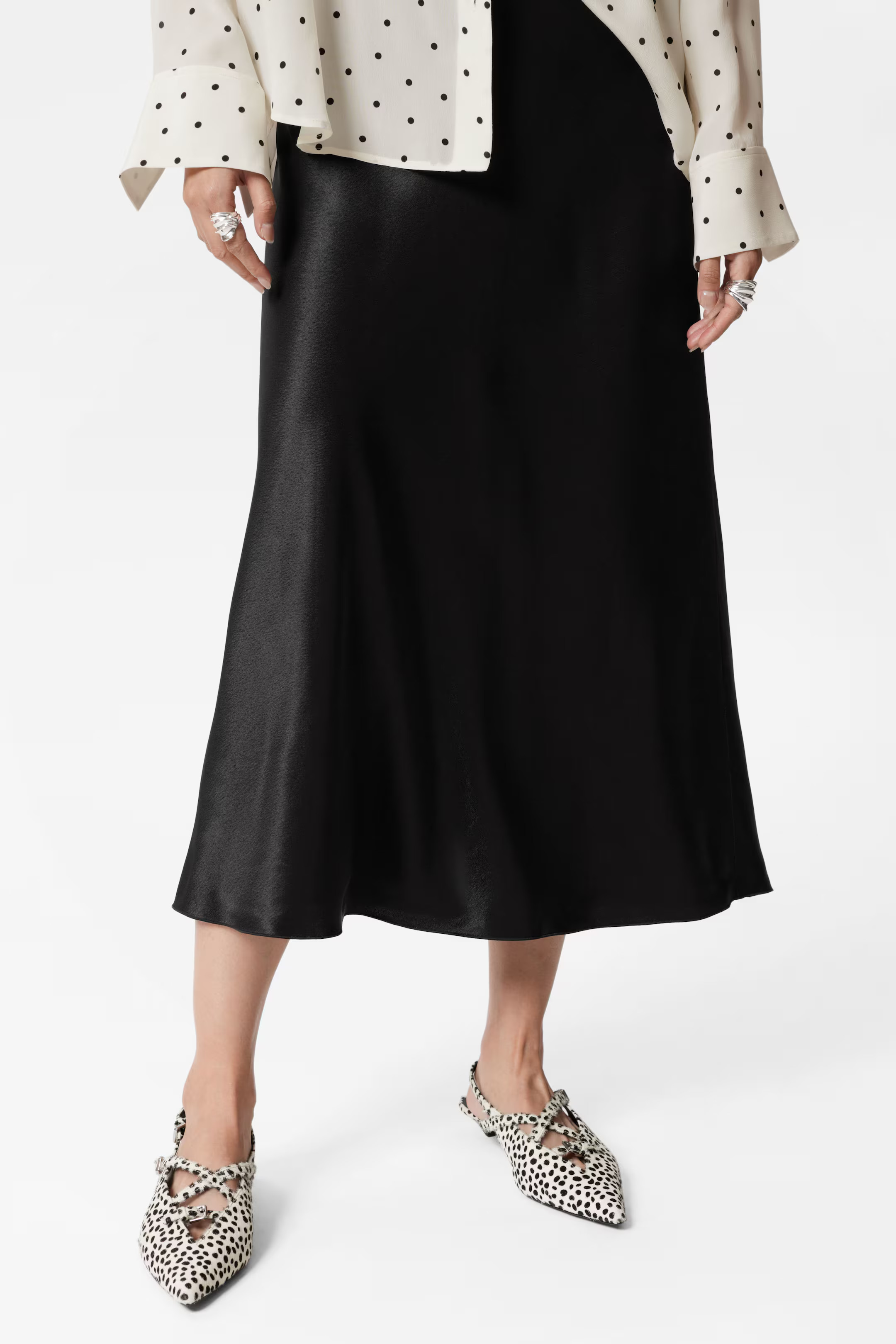 Midirock aus Satin | H&M (DE, AT, CH, NL, FI)