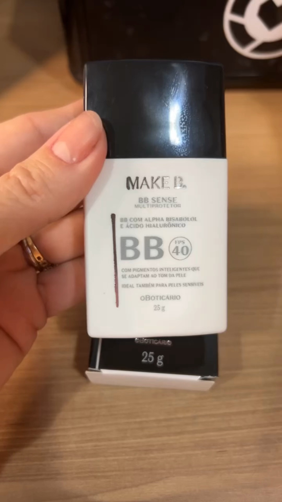 BB Cream Multiprotetor FPS40 Make
B. Sense Cor 2 25g

Com pigmentos encapsulados, muda de cor em contato com a pele, além de ter 15 benefícios em 1 só produto.#squadeuamomake

#LTKbrasil