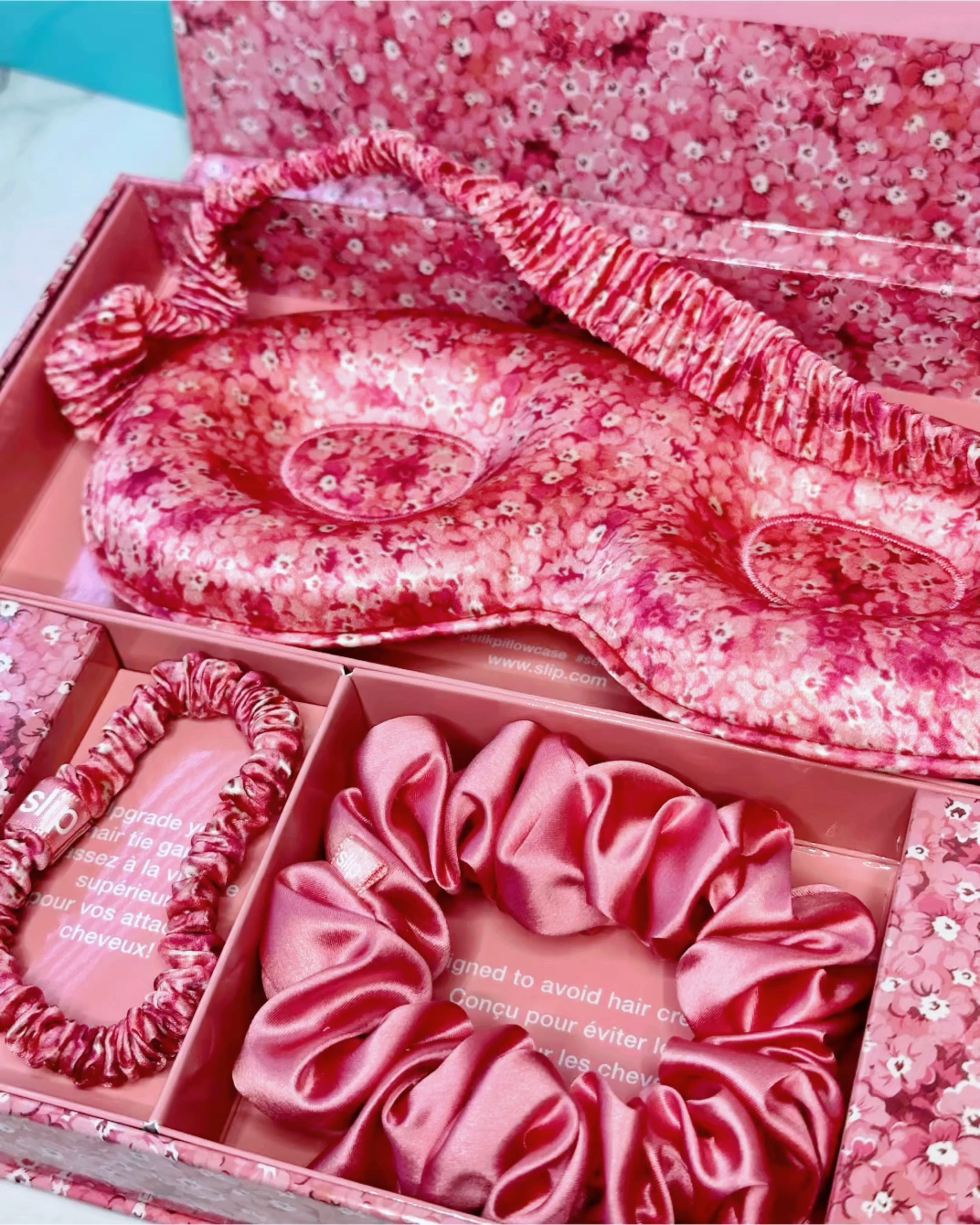Just look at this gorgeous Slip Beauty Sleepover Set in the Posy pattern 😍

💕 Slip Beauty Sleepover Set in the Posy pattern
Includes: 
1 daisy contour sleep mask 
1 large blush slipsilk scrunchie 
1 daisy slipsilk skinny scrunchie



#LTKbeauty #LTKtravel #LTKGiftGuide