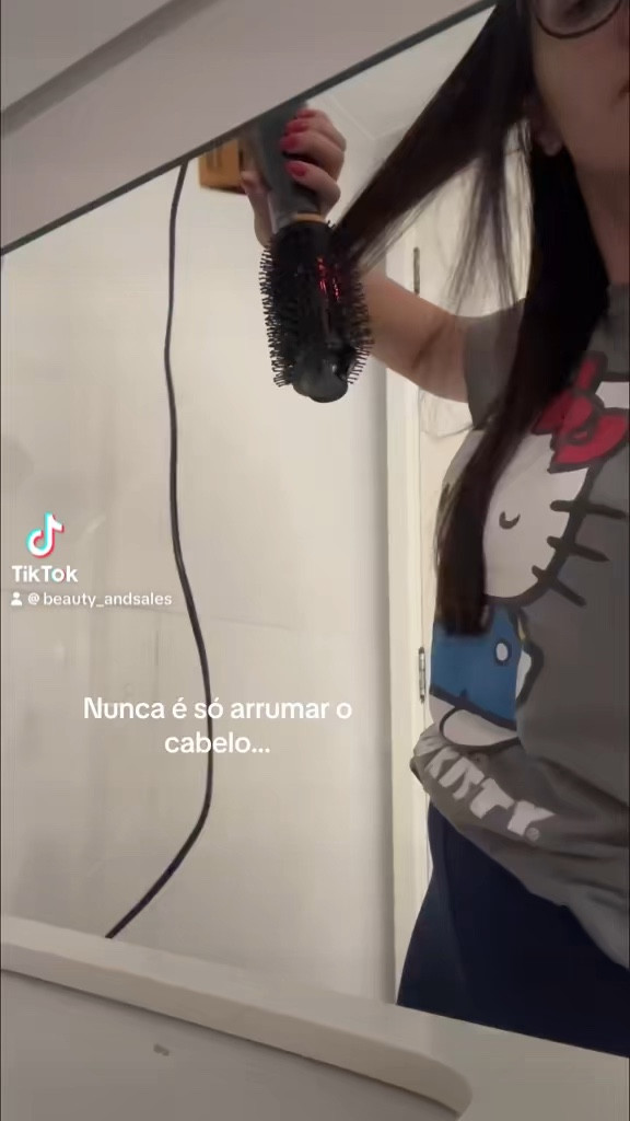 Uma linha tênue entre ficar com cabelo alinhado e o chão cheio de cabelos 😅😅😅
Eu gosto muito da escova secadora e o aspirador sem fio. 

#LTKhome #LTKbrasil #LTKbeauty