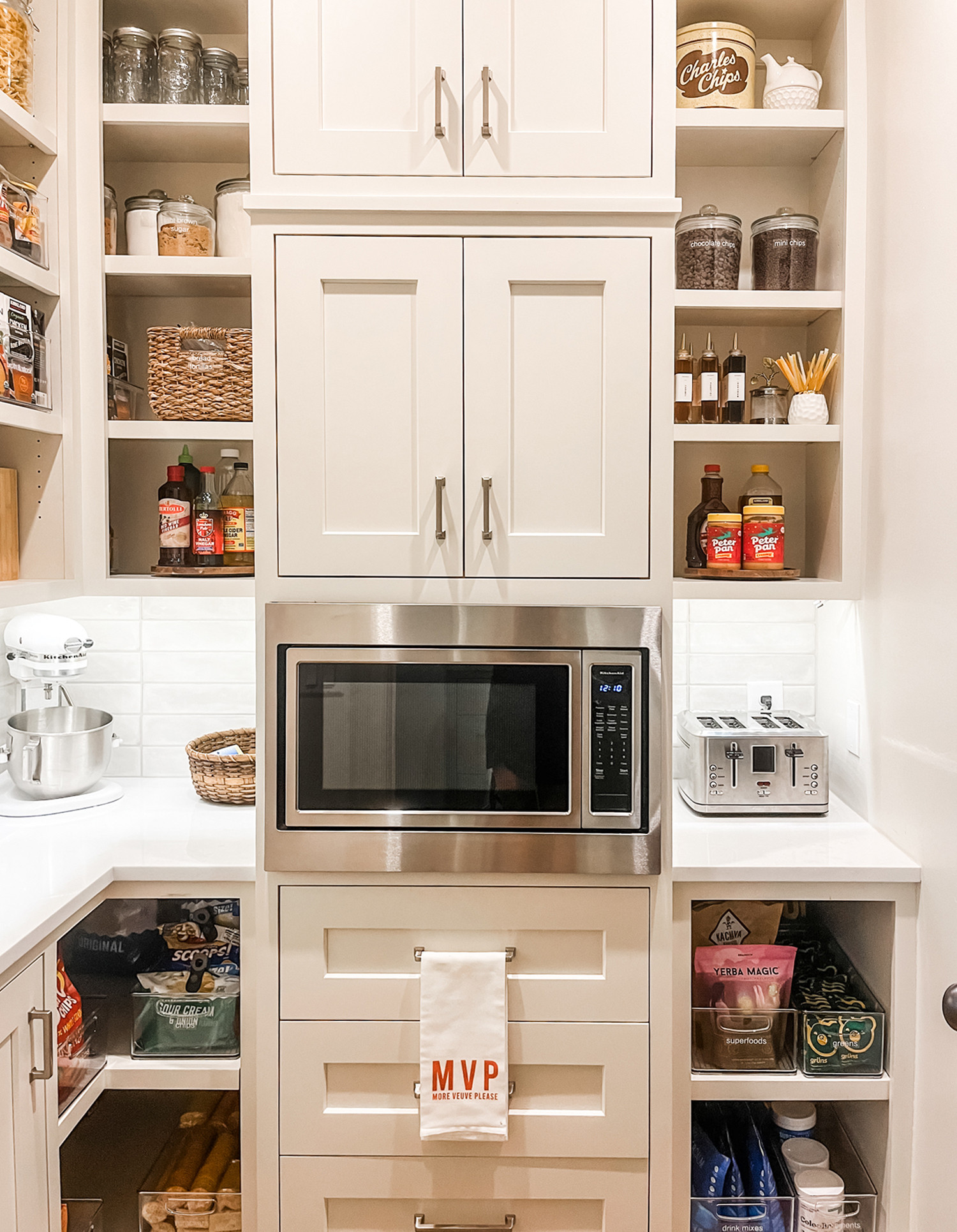 Is it weird to want to pull a chair into your pantry and just sit there admiring it? If it is, then, well, consider us weird. 🤪 

 