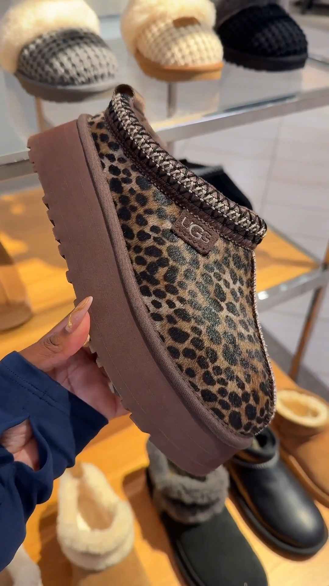 UGG season! Very cute gifting idea 🫶🏽#LTKStyleTip

#LTKHoliday #LTKGiftGuide