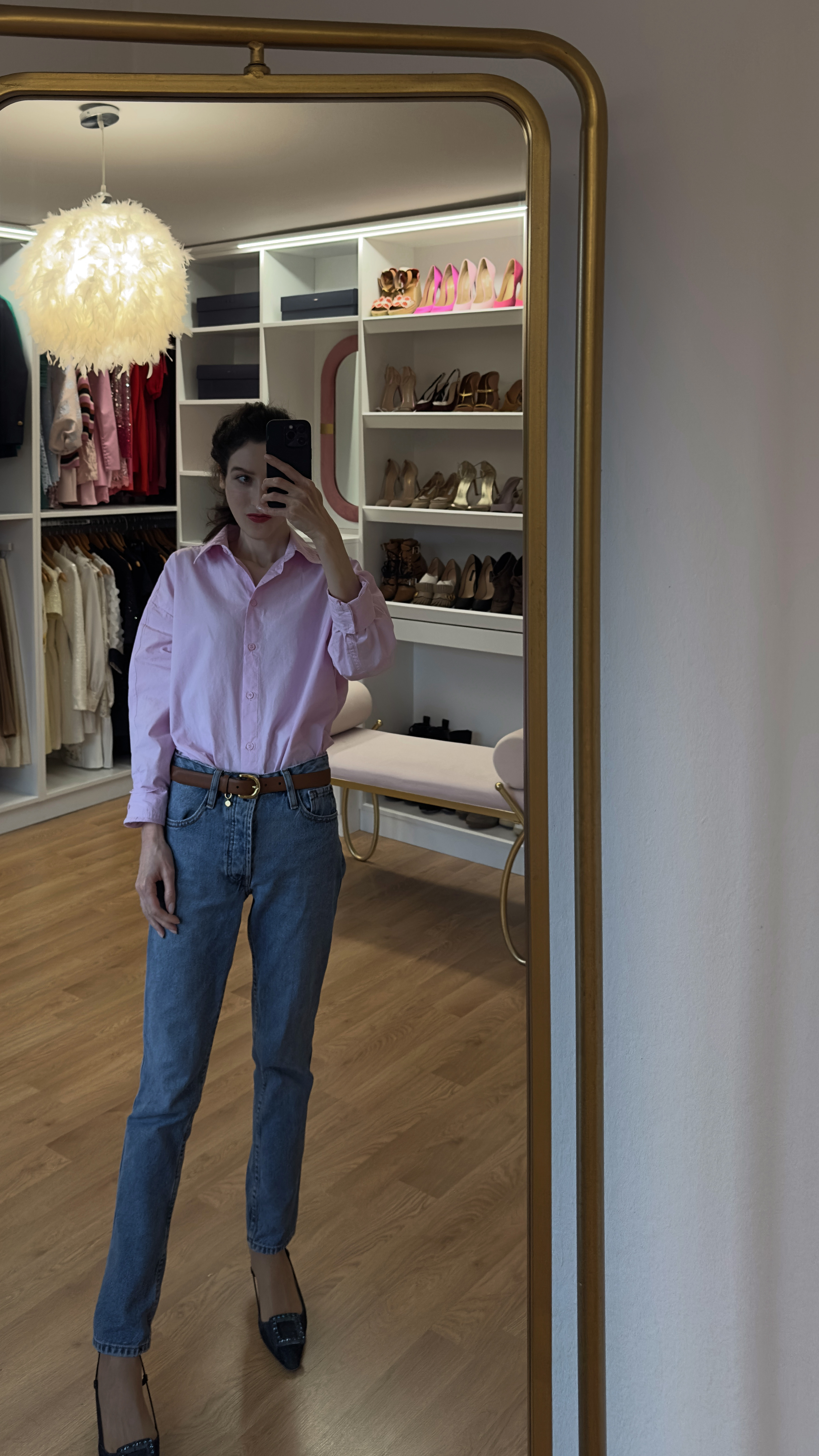 Everyday outfits, spring outfits 2026, daily looks, look simples, spring outfit, look casual, look basico, look casual femenino, spring capsule wardrobe, spring fits, New York spring outfits, pink shirt, blue jeans, straight jeans, modern skinny jeans, brown belt, kitten heels, pointy slingback pumps, French style, Parisian style 

 #LTKgrwm #LTKootd #LTKmomlife