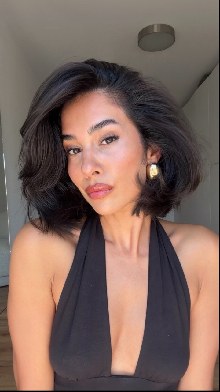 MAX VOLUME BLOWOUT ✨ Part 1

to be continued… 

#bob #blowout #volumehair #hairtutorial #hairstyles