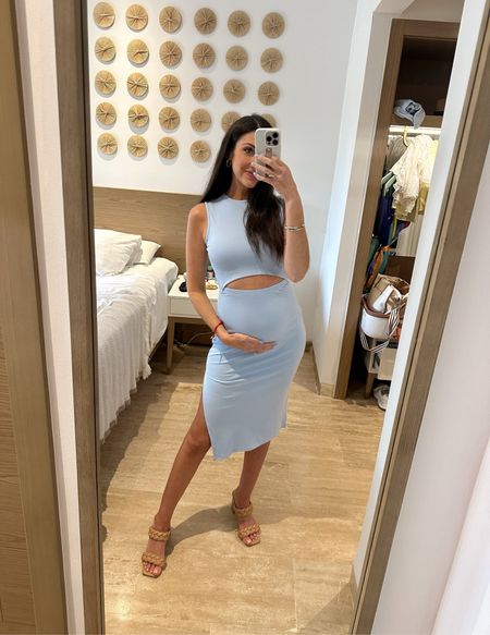 Tonight’s dinner outfit ✨ Wearing size small in the dress! Not maternity, but works great with a bump! Very soft & stretchy 🩵

Babymoon, Amazon dress, resort wear, dinner outfit, pregnancy style, maternity, blue dress 



#LTKbump #LTKtravel #LTKstyletip