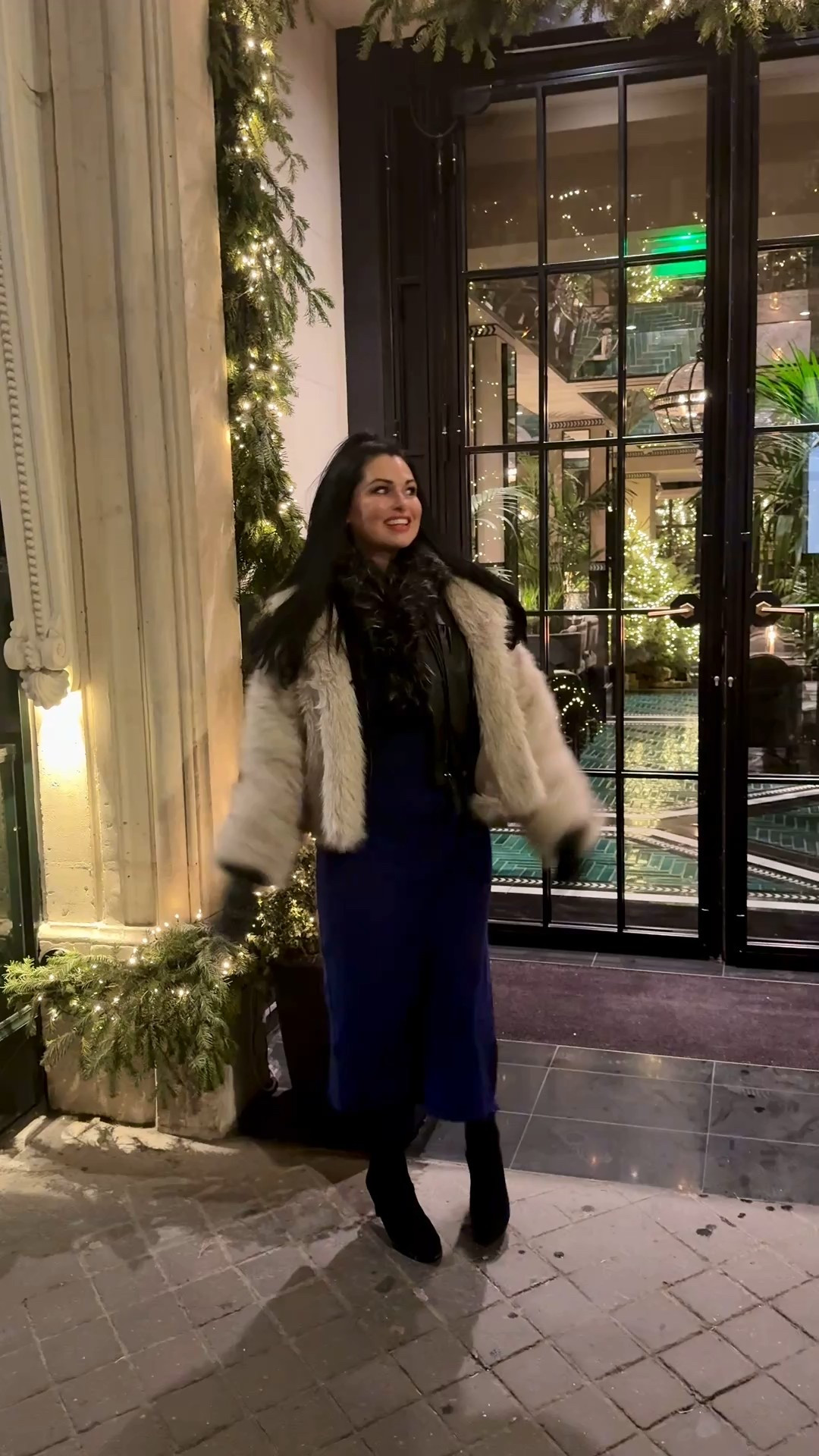 Dinner in Paris! 🎄

#dinnerdress #partydress #furcoat #fauxfurcoat #furjacket