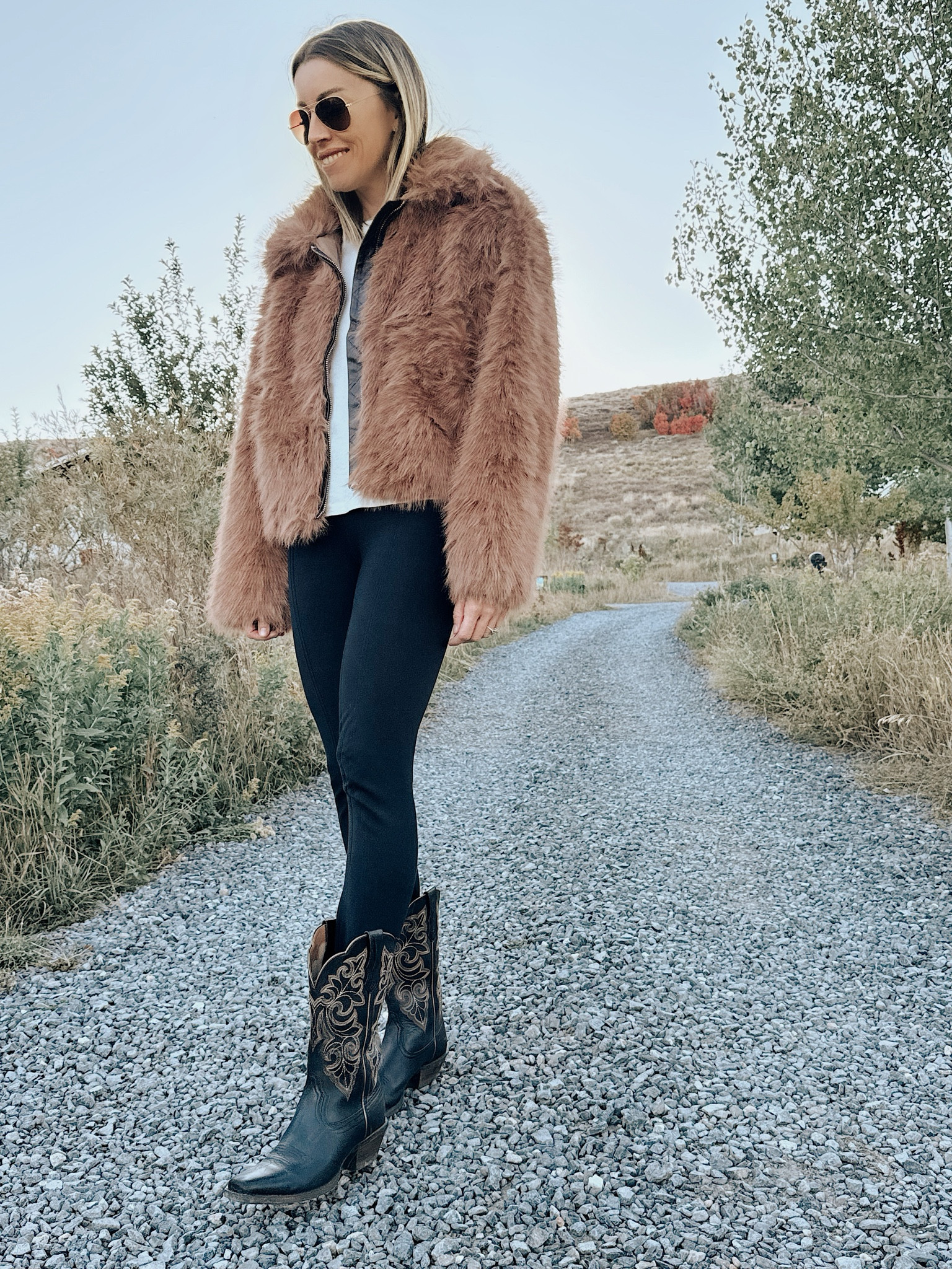 My fluffy jacket from H&M is on sale today!! I’m in a S

#LTKFindsUnder100 #LTKSaleAlert