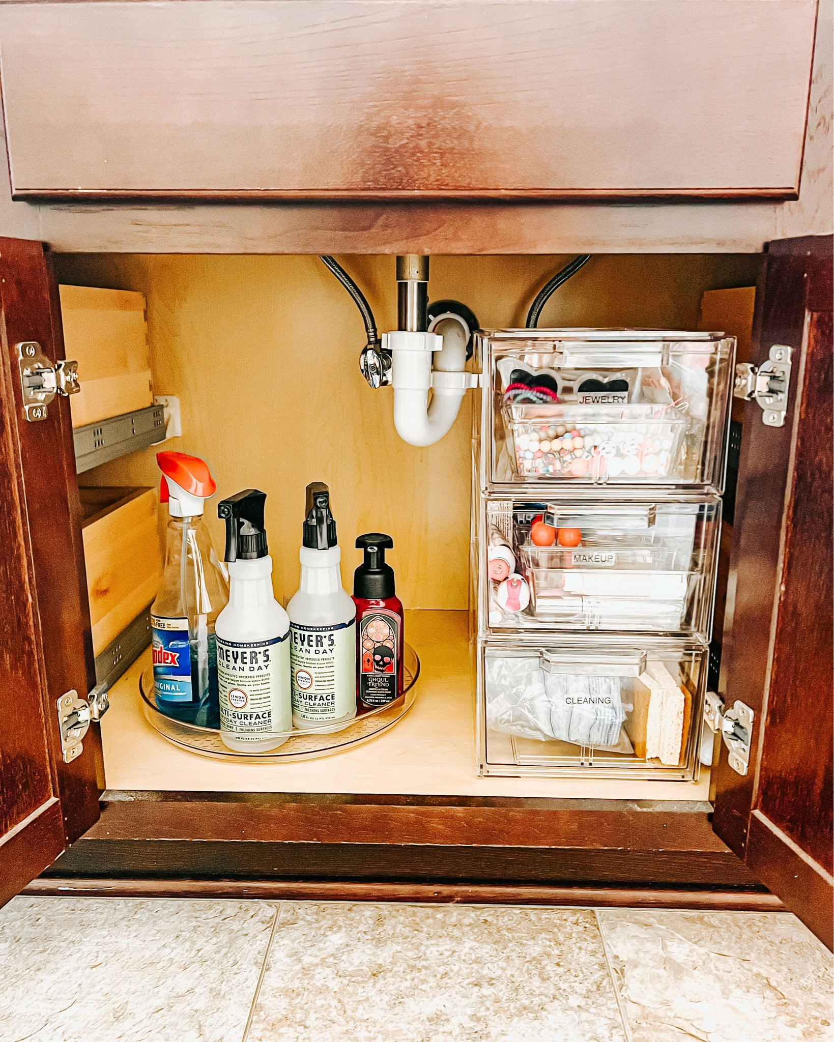 Bathroom organization built for busy families 🩷

#organizedbyjm #bathroomorganization #homeorganizing #thecontainerstore