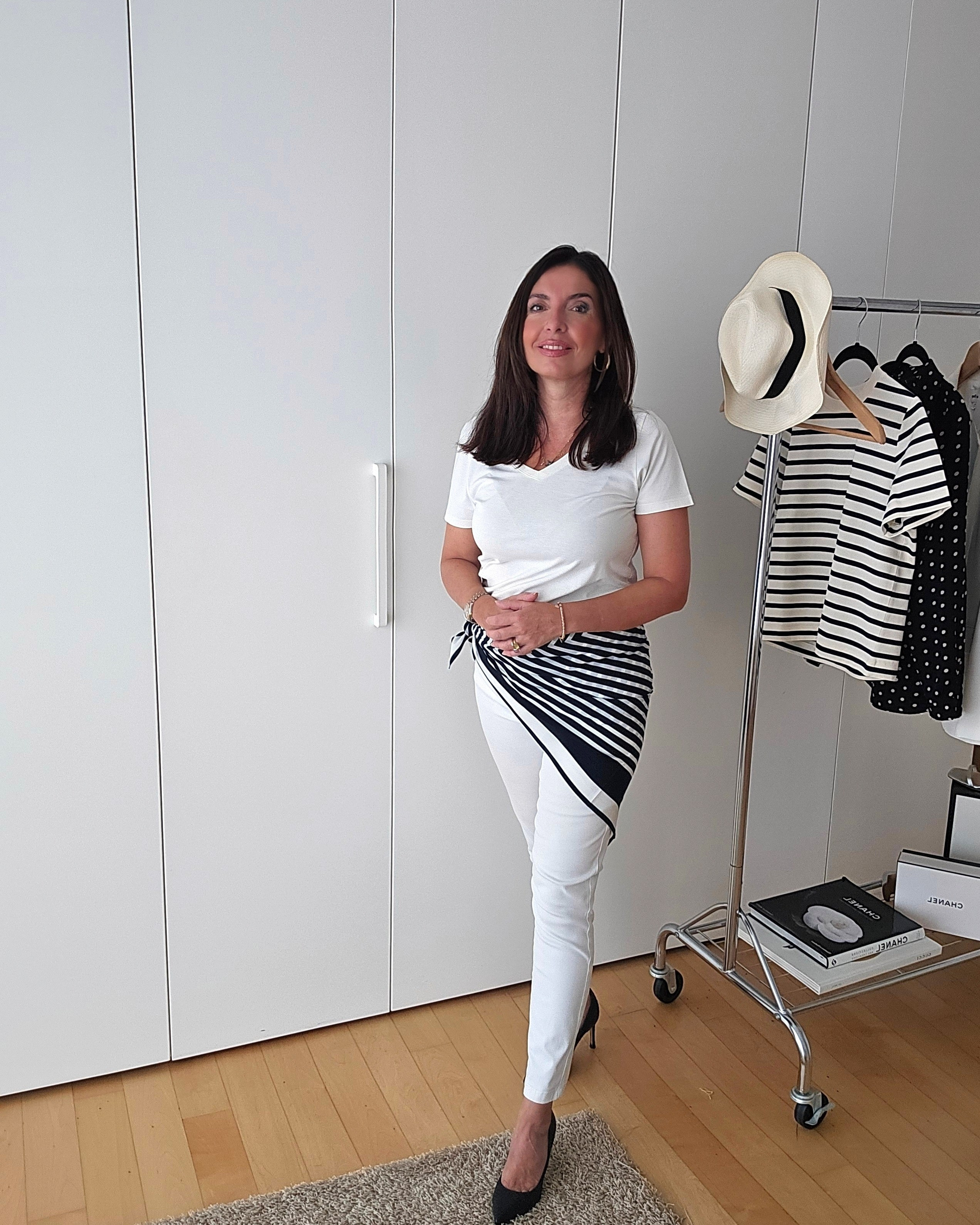 White outfit | silk scarf | White jeans | White t-shirt 

