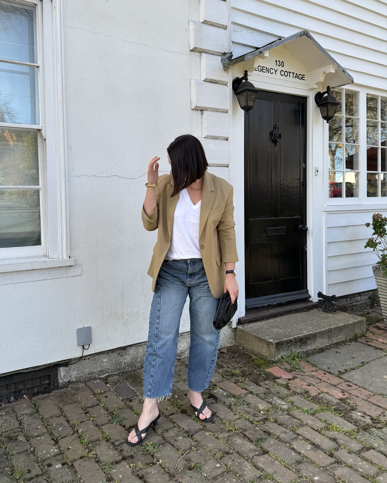 Light wool blazer
V-neck cotton T-shirt
Barrel leg jeans
Toe post kitten heels 
Leather mini clutch bag

#LTKstyletip #LTKuk #LTKeurope