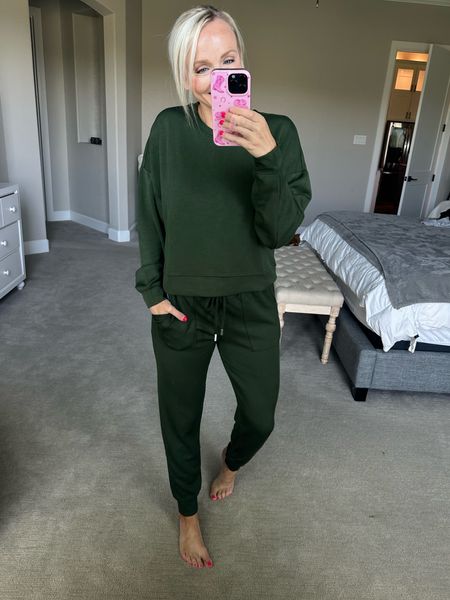 The Walmart scubaknit is SO GOOD!!!!! And now available in the prettiest green color!!! Wearing a medium in both top and bottom

#LTKStyleTip #LTKFindsUnder50 #LTKFindsUnder100