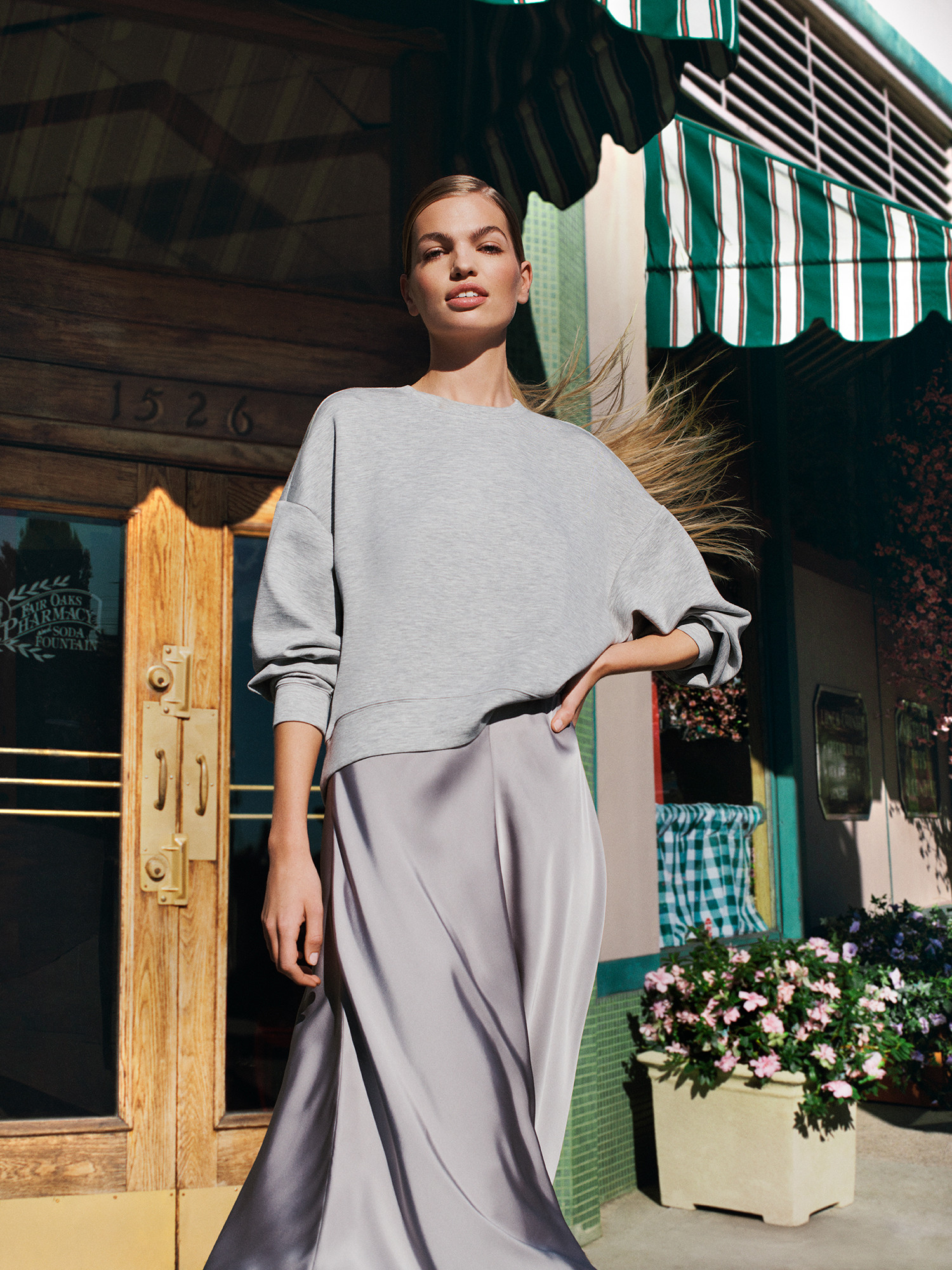 Scoop Women's Ultimate ScubaKnit Cropped Sweatshirt with Drop Sleeves, Size XS-XXL - Walmart.com | Walmart (US)