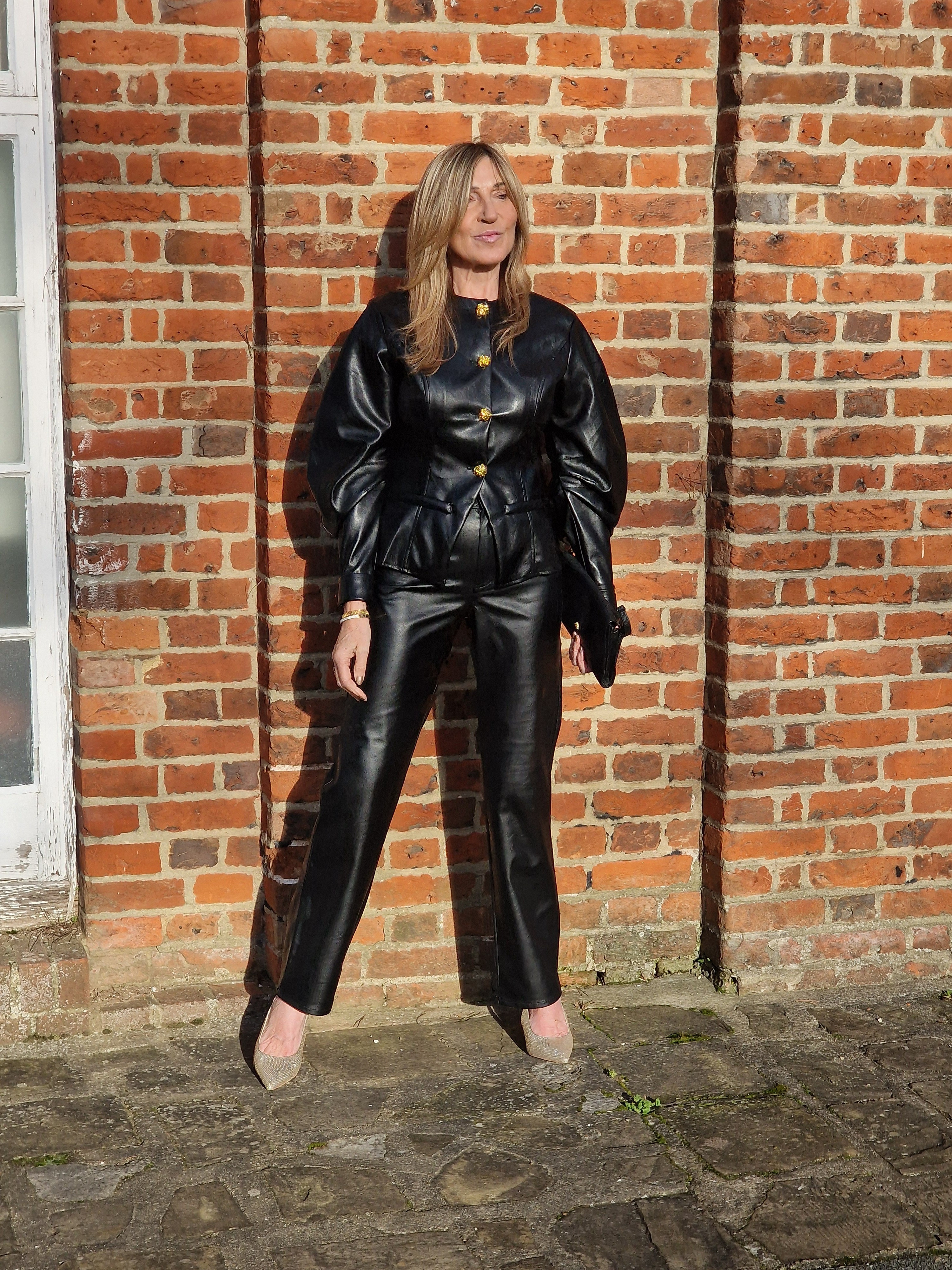 Faux leather and gold

#LTKuk #LTKeurope #LTKdatenight