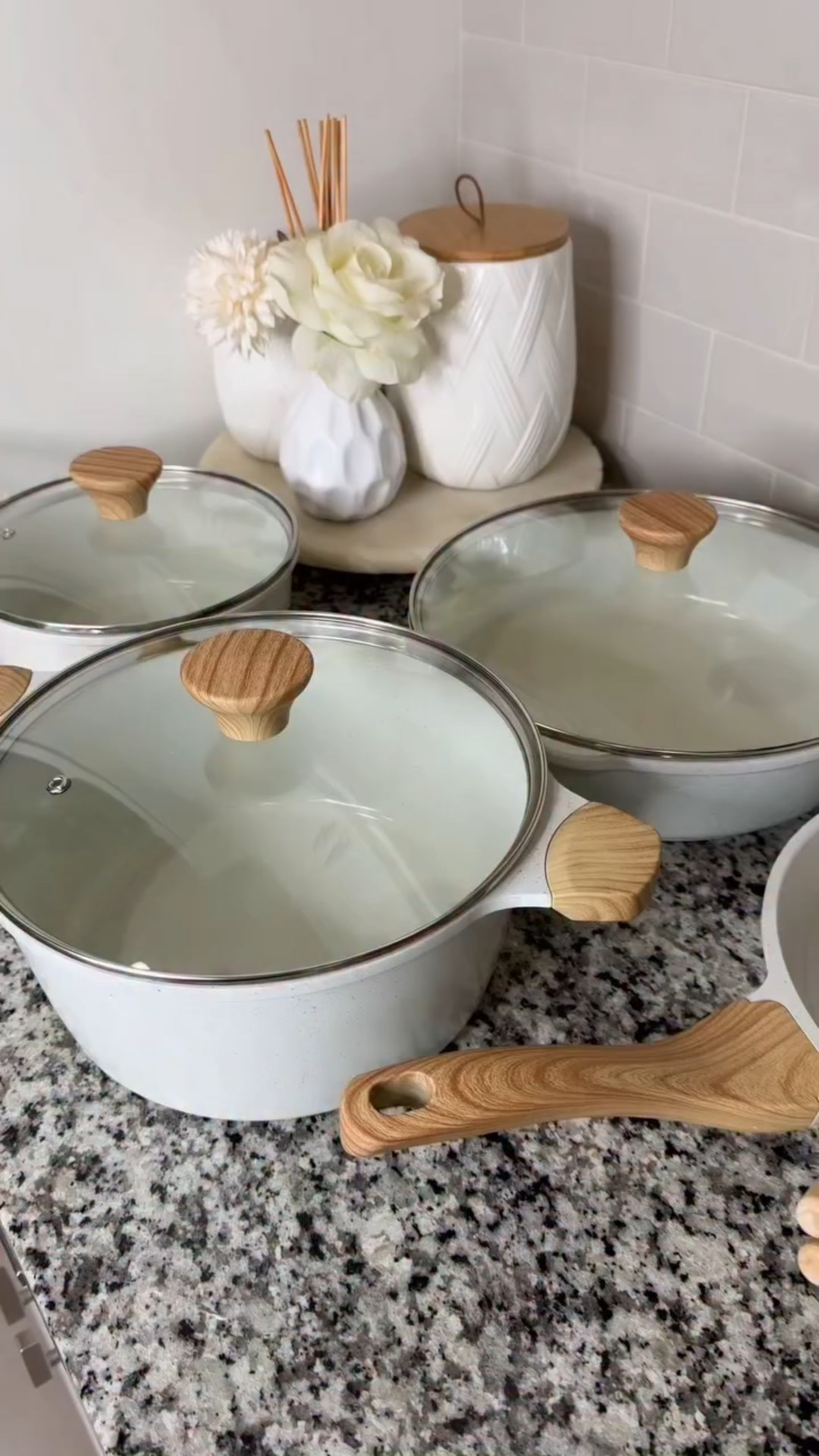 I finally found NON-TOXIC pots that actually work 🙌
40% OFF right now on Amazon (link in bio) 🛒
Easy clean • Daily cooking • Mom-life approved
#amazonfinds #amazonkitchenfinds #cookwareset