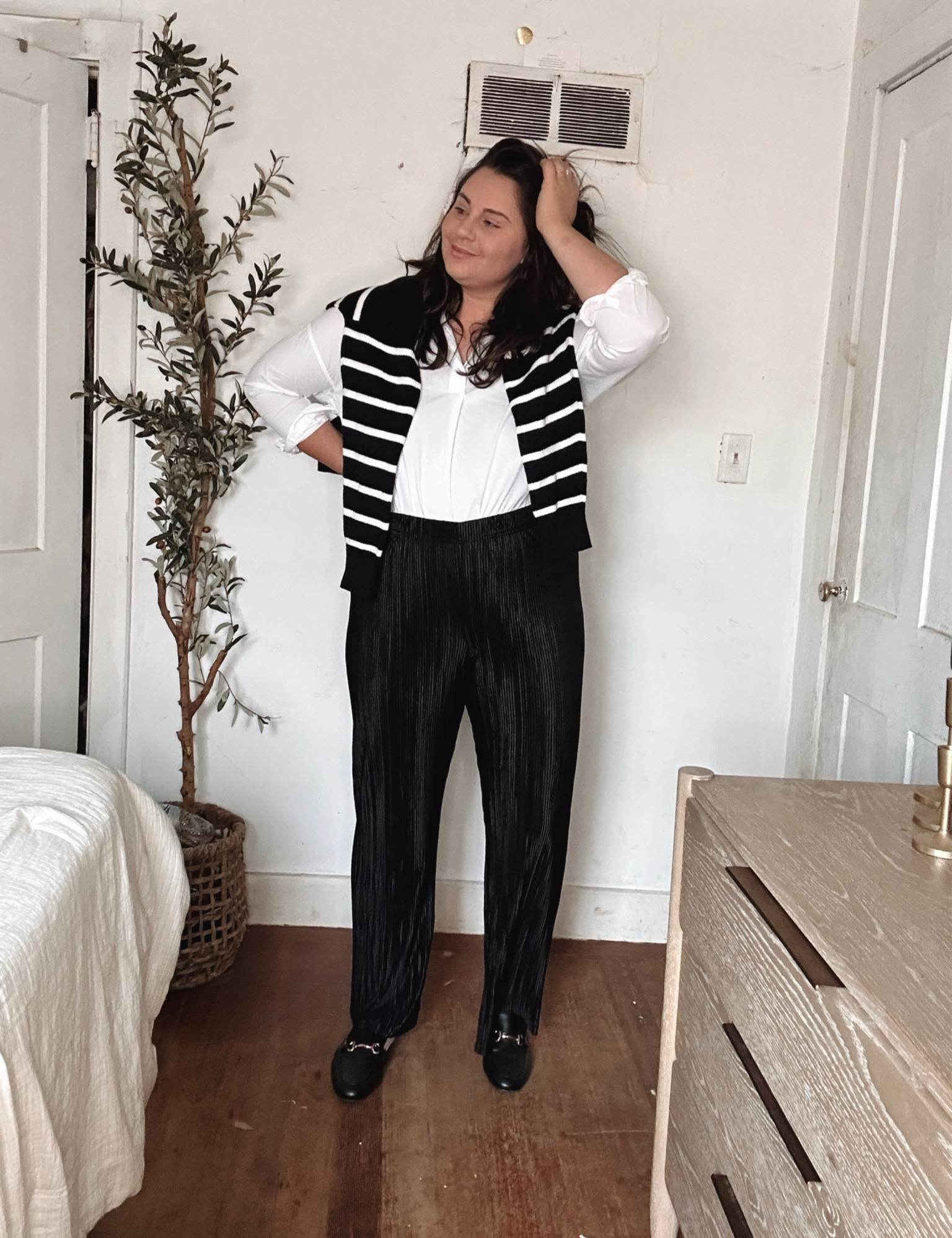 Quiet luxury Look. #stripes #sweater #blackandwhite 