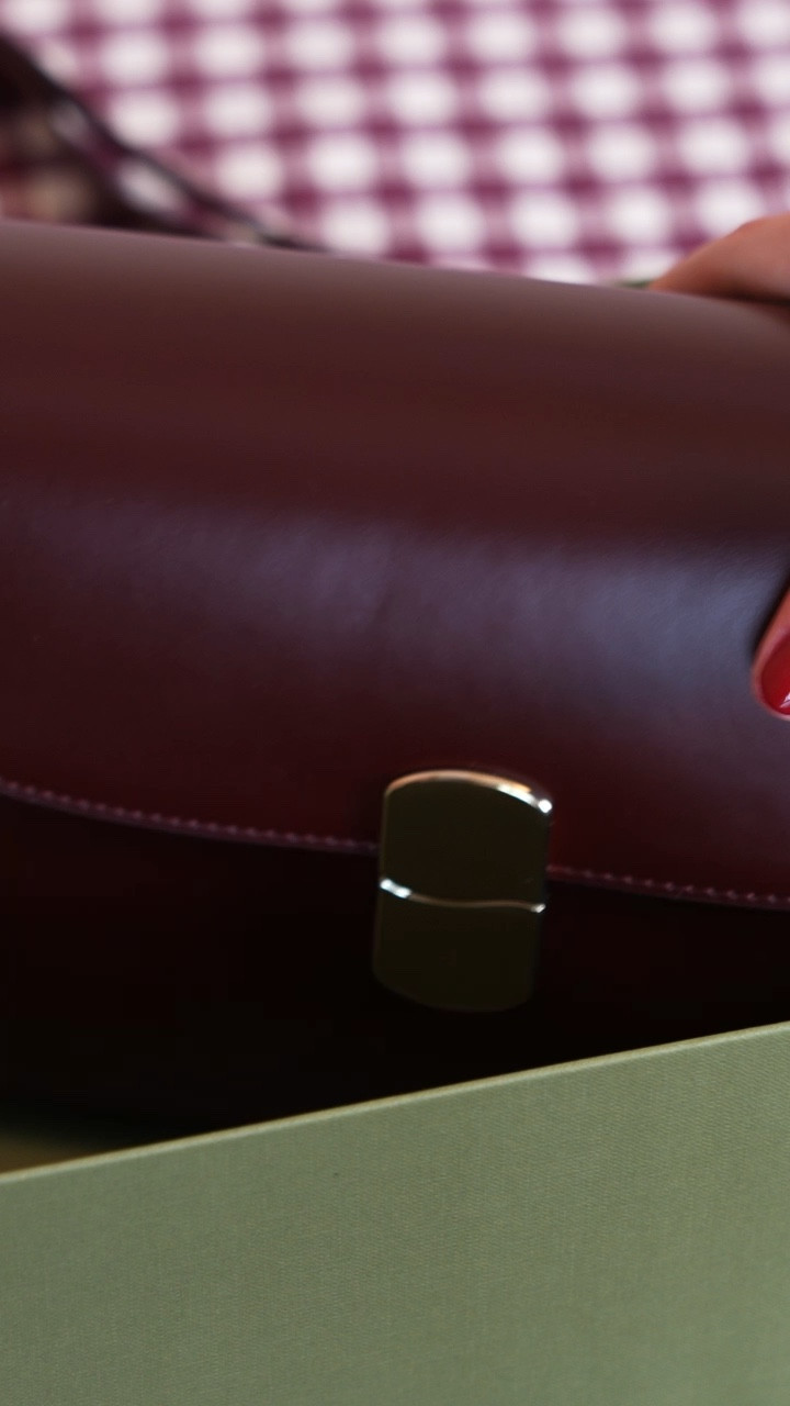 Sézane Bag Unboxing 

#LTKGiftGuide #LTKVideo #LTKitbag