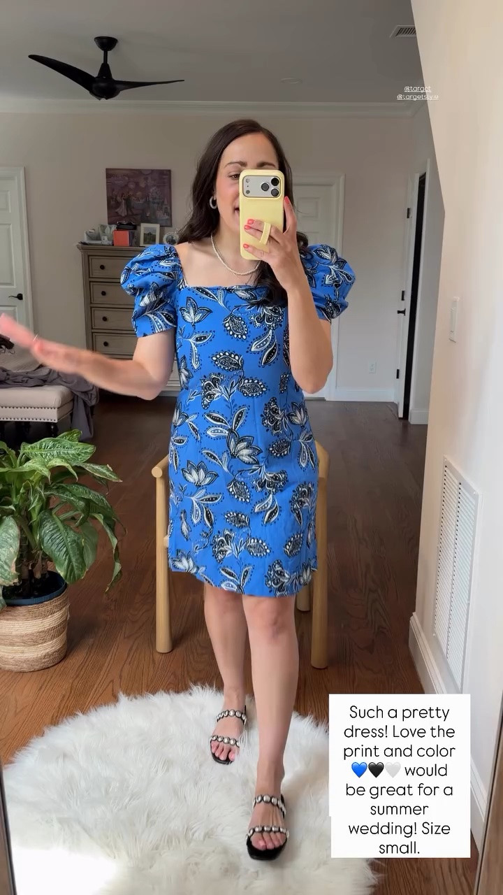 Such a pretty dress! Love the print and color 💙🖤🤍 would be great for a summer wedding! Size small.  @target @targetstyle