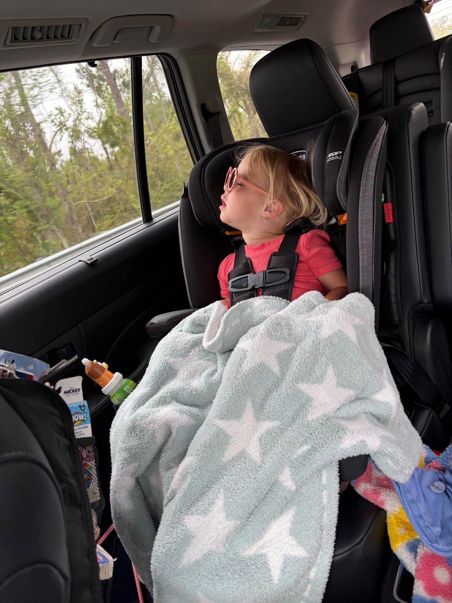 10/10 recommend th Chicco car seat! We’ve had others and this is the only one that her head doesn’t flop forward!! 