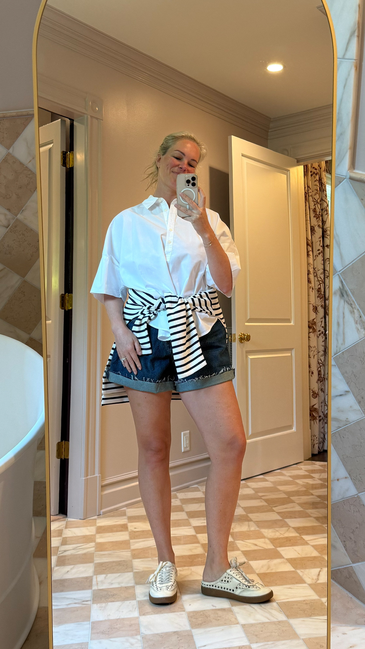 OOTD! Use code DENIMAF for an additional sale on denim at Abercrombie!  

 #LTKootd #LTKSaleAlert