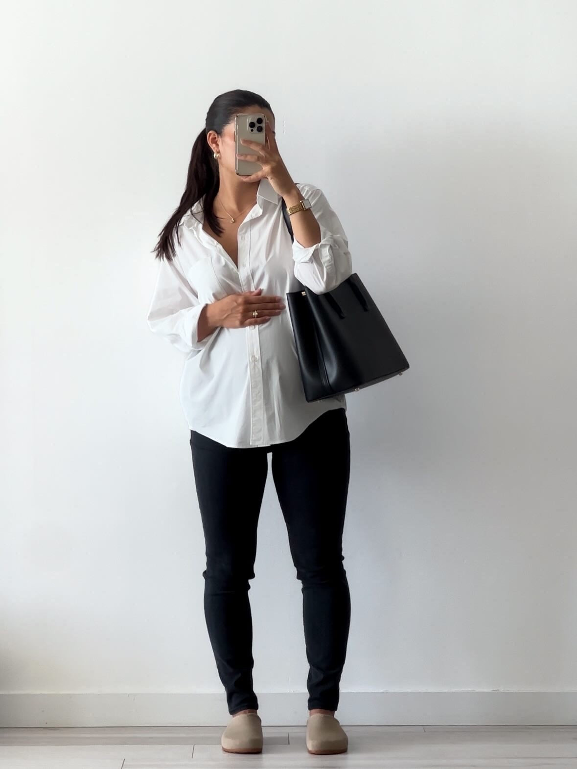 bump friendly workwear ootd —

“clogs are the only thing that fits me rn…” 🤭

jk not really but they’re definitely the most comfy and comfort over anything rn!!

details:
shirt - @gap 
pants - @madewell maternity jeans from @renttherunway 
shoes - @rothys 
bag - @frejanyc 

#workwear #officeoutfit #bump #maternity #workingmom #smartcasual