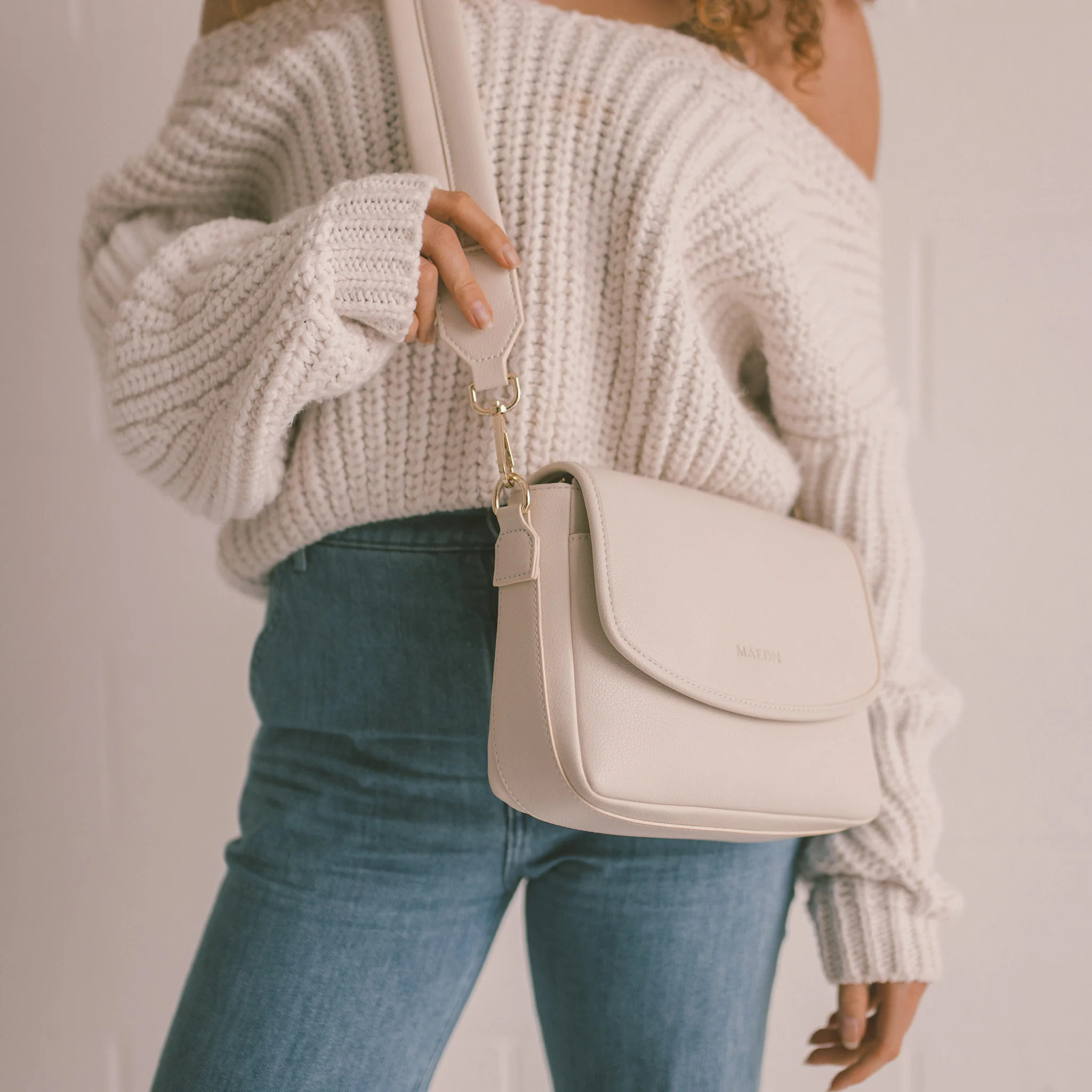 Dove Everyday Crossbody | Maedn