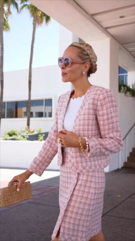 Ready, set, MATCH! @anntaylor
The new spring collection has so many great workwear sets you can style together or mix and match. Loving the soft spring tweeds and the fun colorful details. Shop all on my stories #ThisIsAnn #AnnTaylorPartner


#LTKworkwear #LTKfindsunder50 #LTKfindsunder100