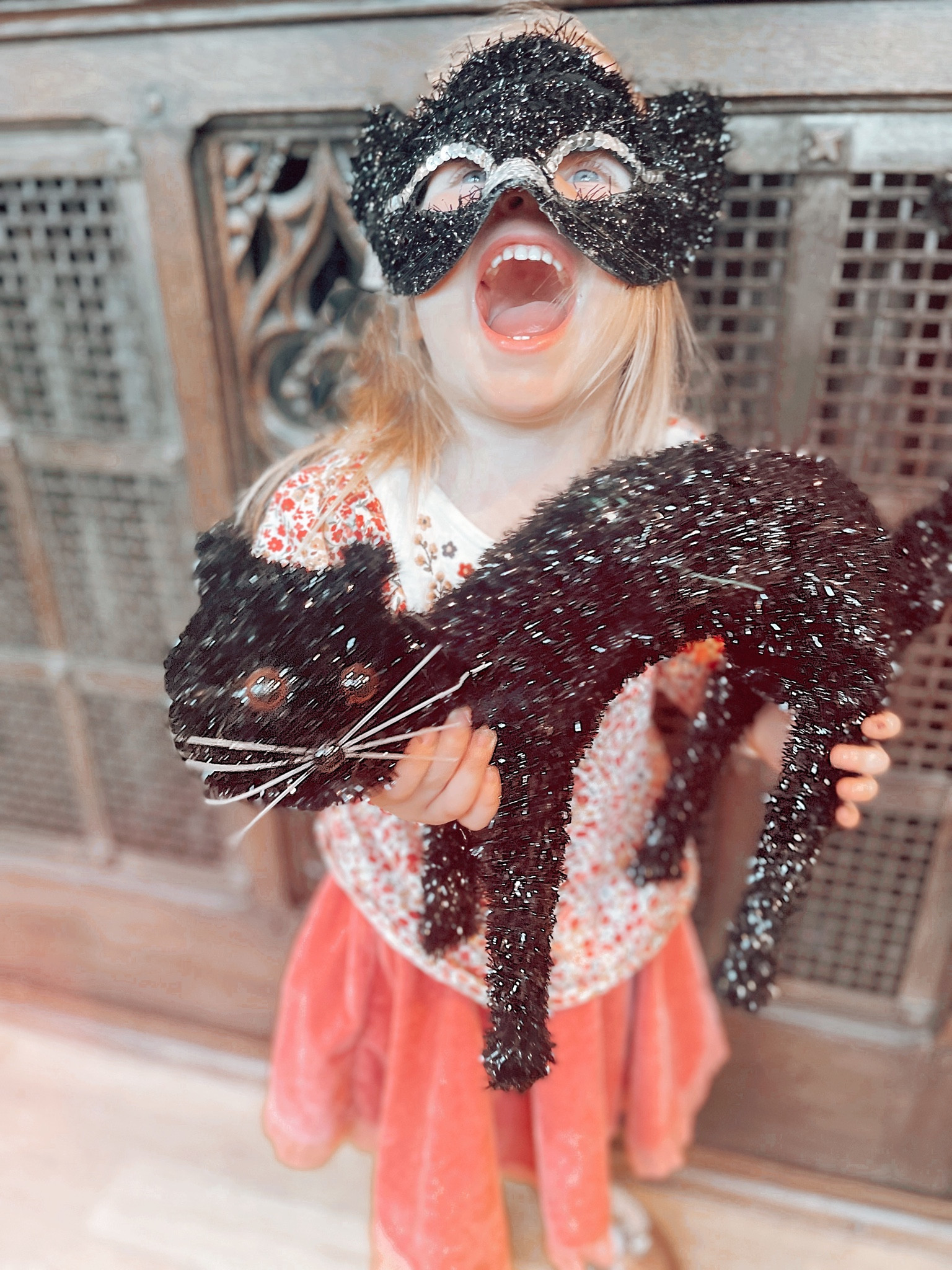 I absolutely adore Gisela Graham London and feel that the Halloween collection is particularly unique compared to other brands ! Gorgeous 🐈‍⬛ 