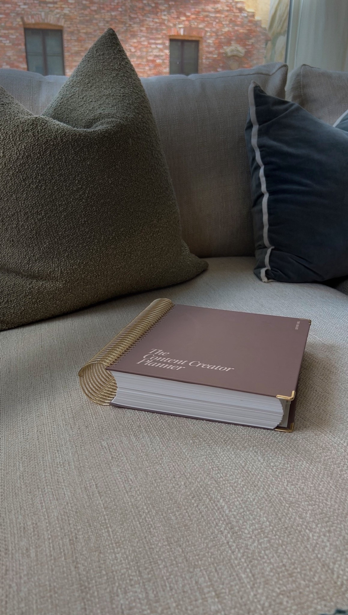 the planner that keeps me sane and organized when it comes to content!



#LTKHome #LTKWedding #LTKFindsUnder50