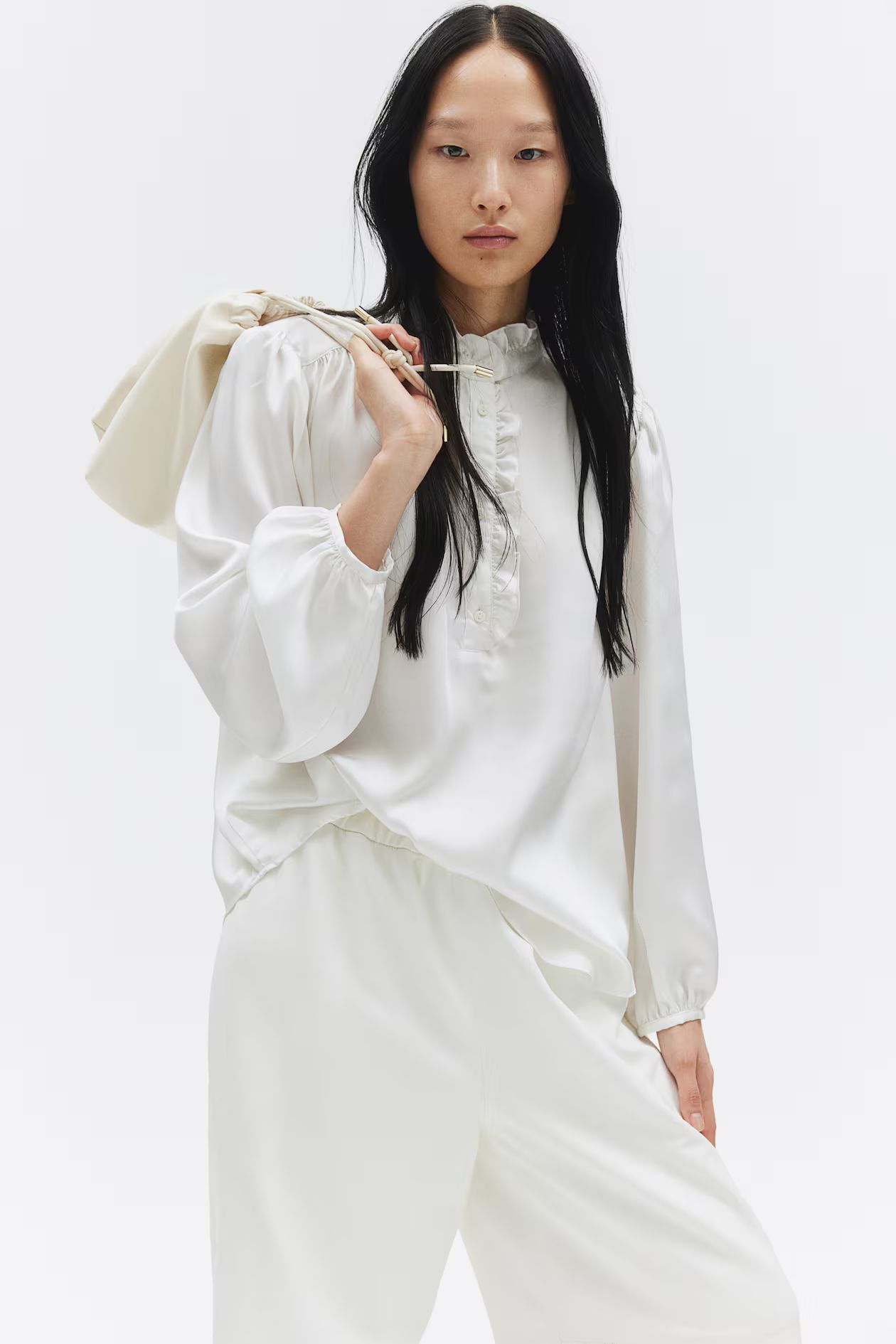 Ruffle-Trimmed Blouse - Round Neck - Long sleeve - White - Ladies | H&M US | H&M (US + CA)