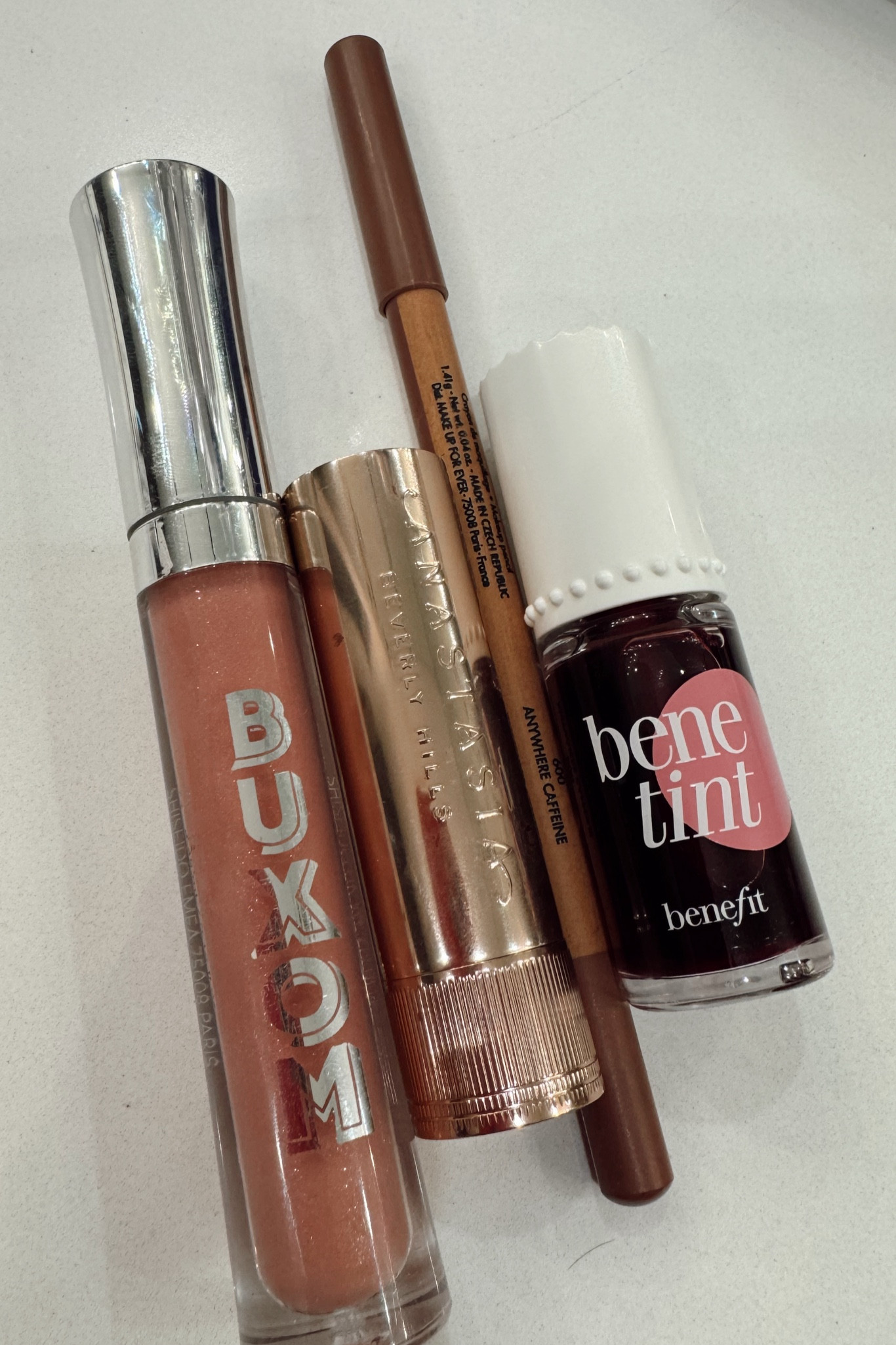 Todays lip combo 
Buxom gloss - White Russian sparkle
Lipstick - blush brown 
Liner - anywhere caffeine 


#LTKBeauty
