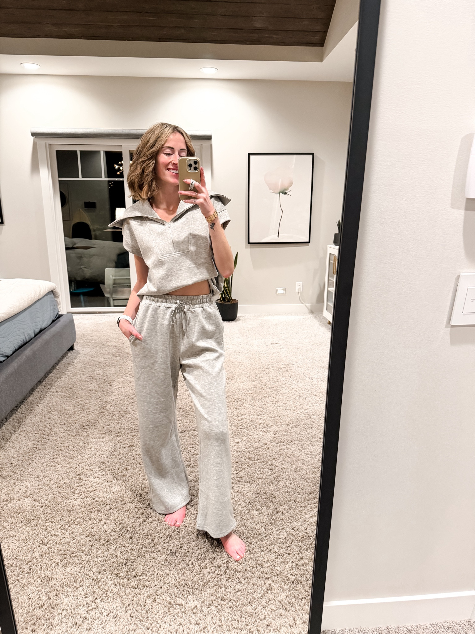 Amazon matching sets for women sweatpants super soft fabric loungewear for weekends for moms 

Cool girl minimalist aesthetic 