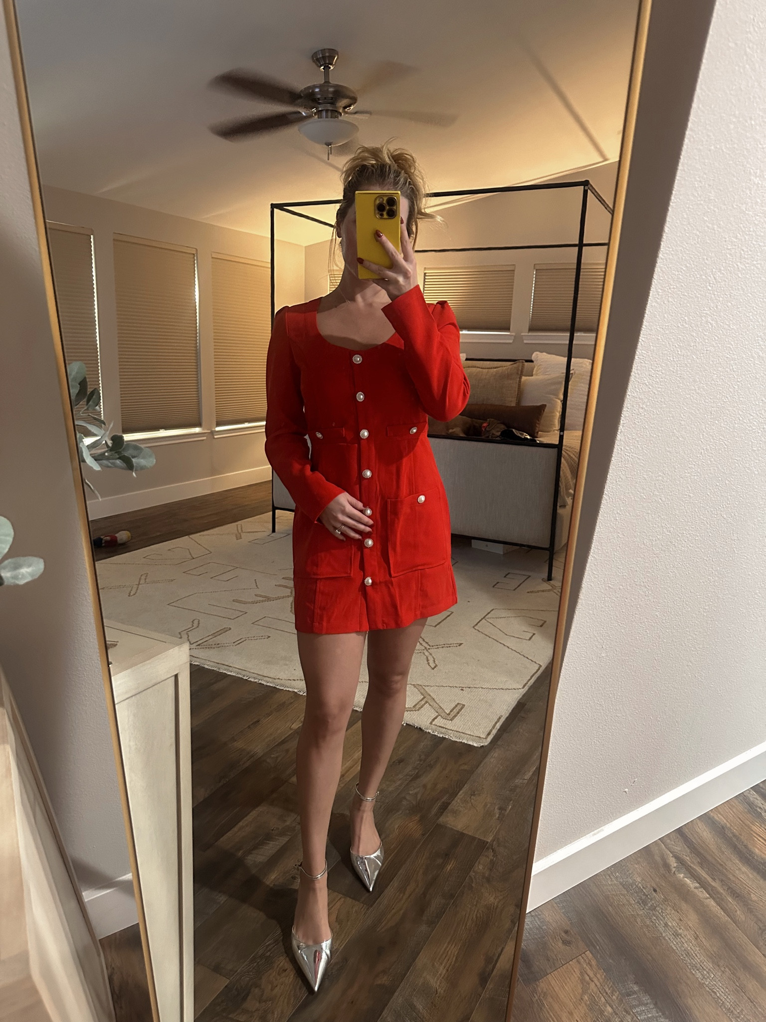 The color of this fall is: red ❤️♥️