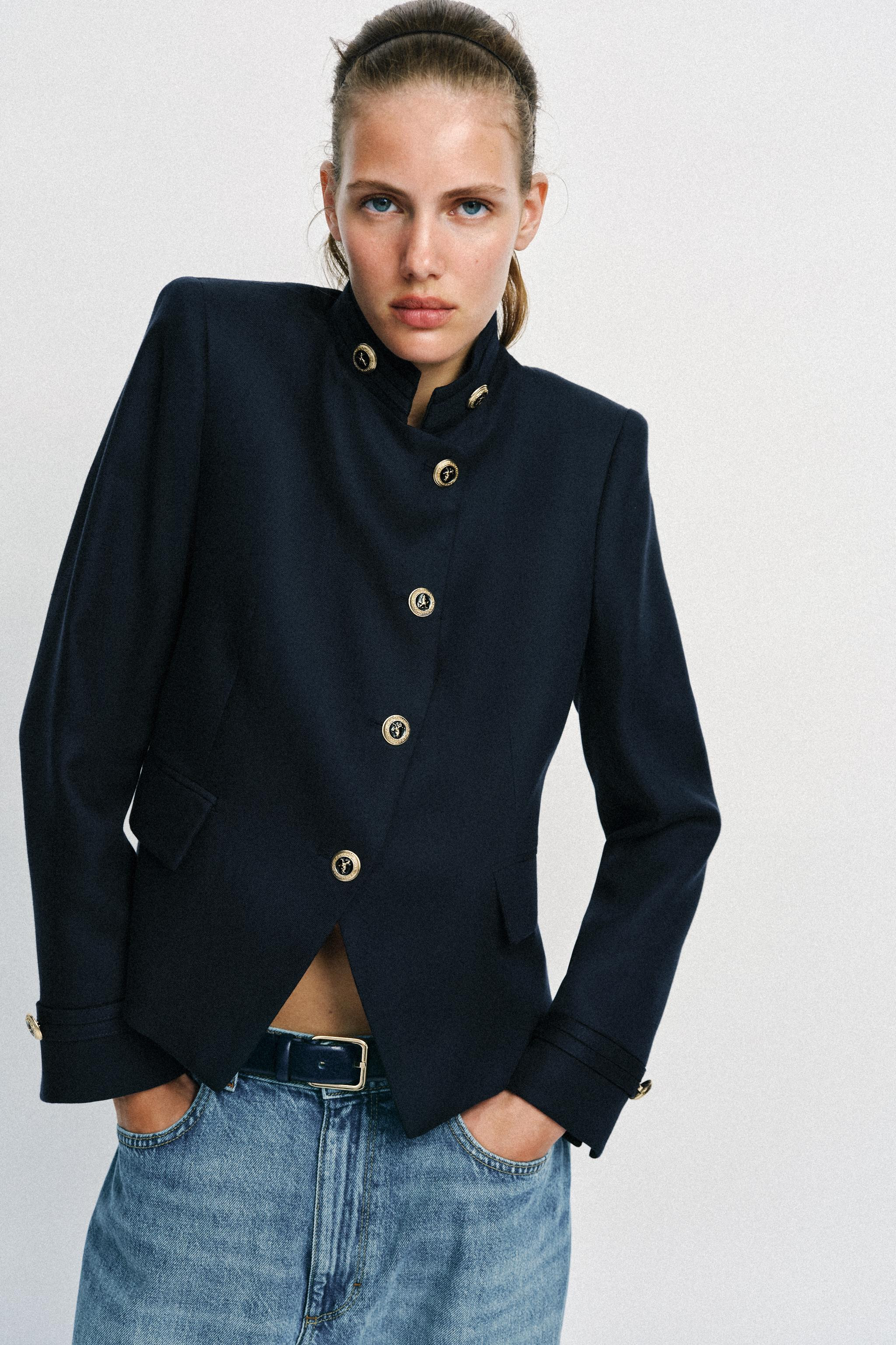 VESTE AJUSTÉE BOUTON DORÉ | Zara US