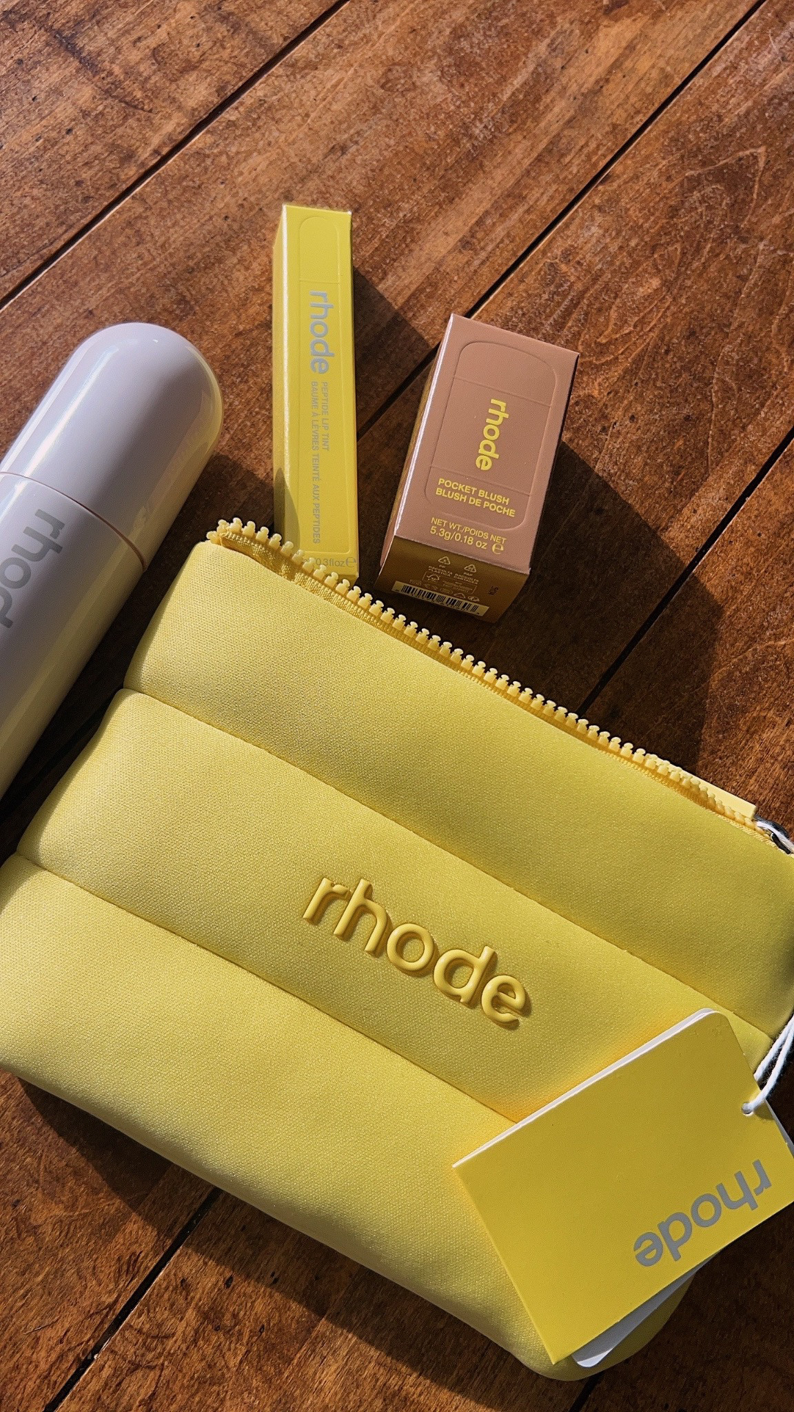 nothing i love more than opening a package from rhode skin 💛🍋 

#rhode  #haileybieber  #rhodesummer  #lemontini #rhodeskincare #rhodeskin #glazingmist #skincare #makeupbag #cosmeticbag #lipoil #shimmer #glitter #creamblush #blushbalm  

 #LTKBeauty
