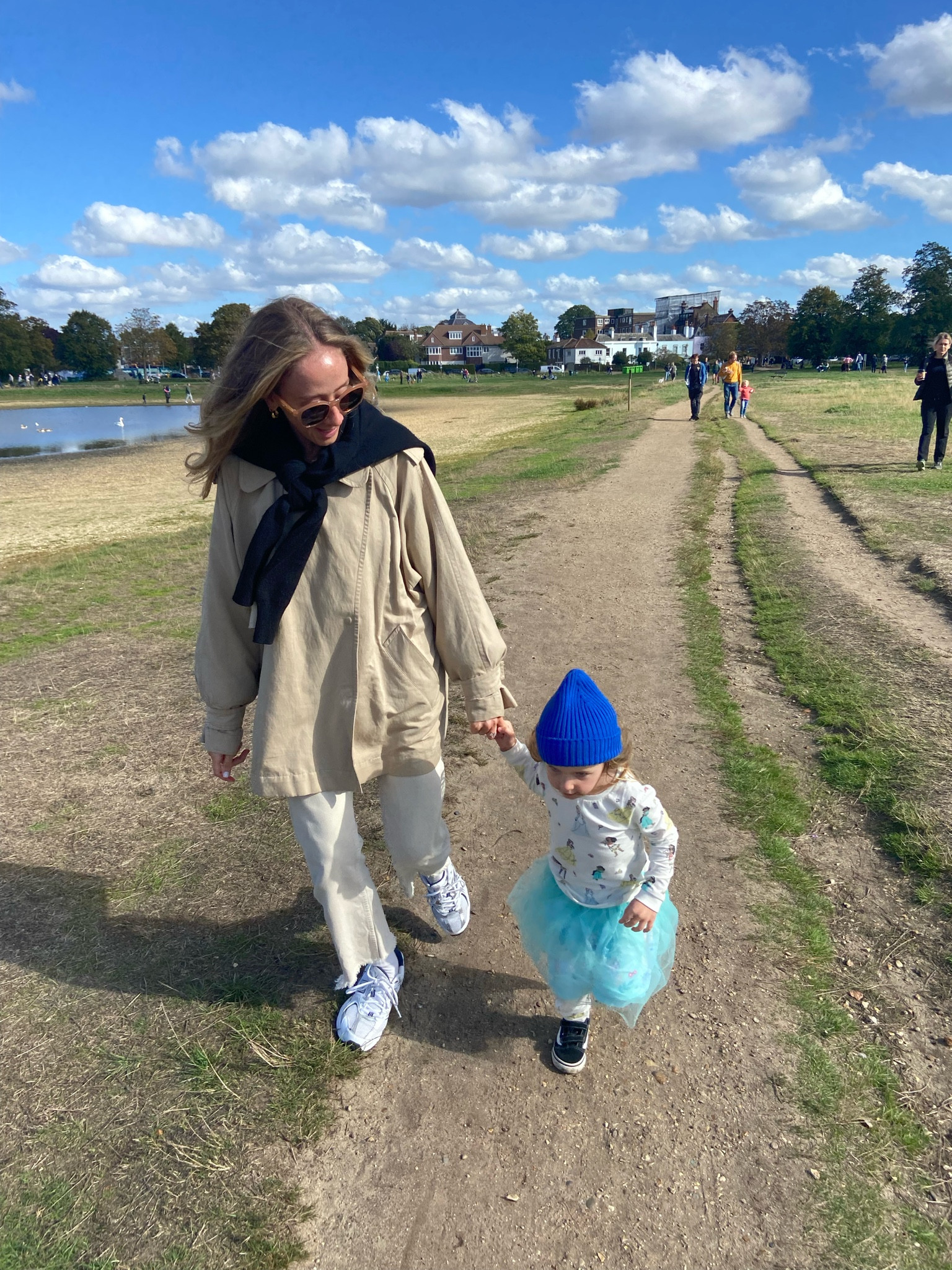 Auntie time! 

Sunday walks, tonal outfit, trench, cream jeans, Levi, new balance, sunglasses 

#LTKeurope #LTKSeasonal #LTKstyletip