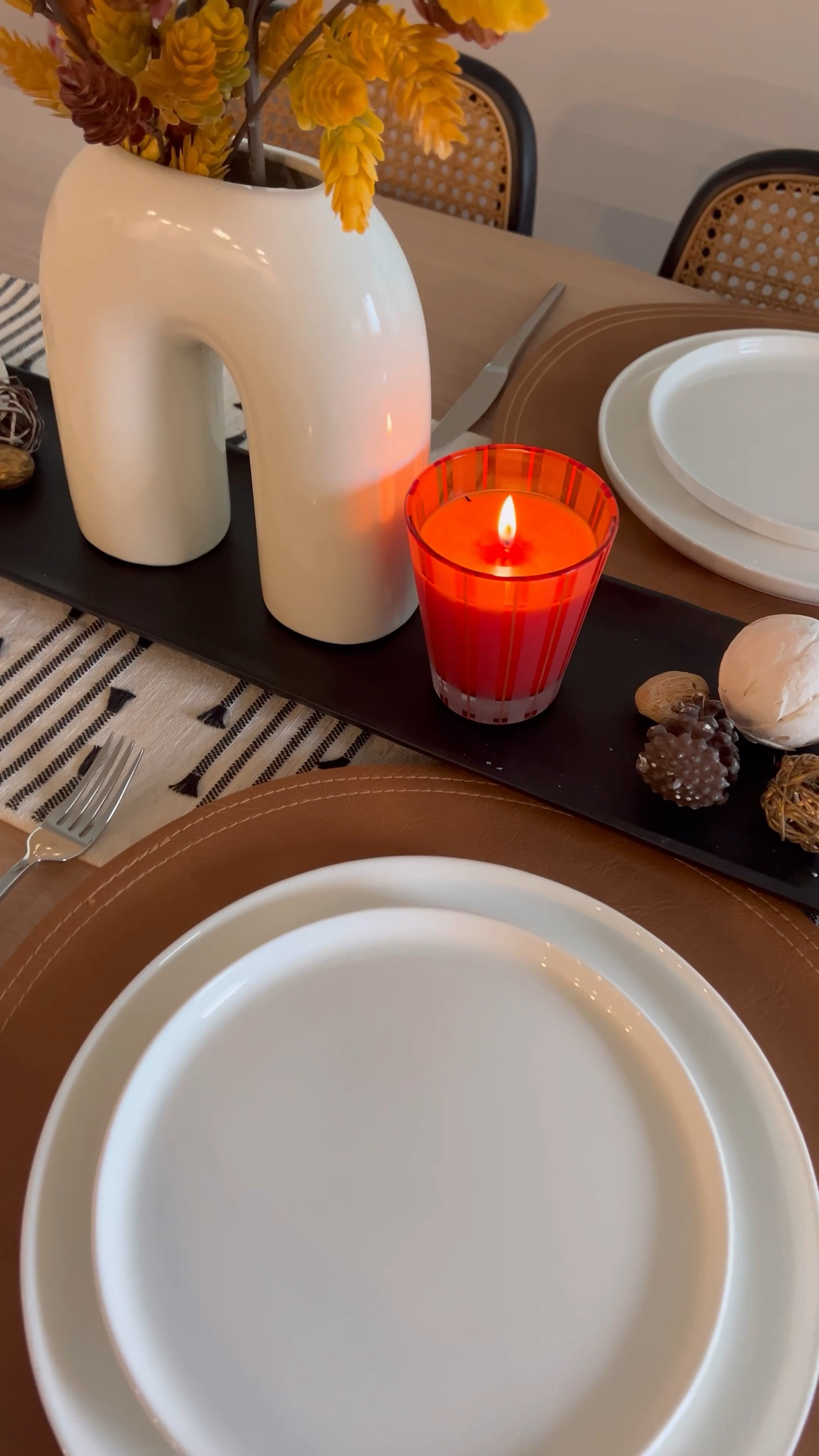 holiday table settings! i’m so exited to be hosting for the holidays for the first time in the new house 🙌🏾 i’ve linked some great greats for modern table decor, flatware and dinnerware! 

#LTKfindsunder100 #LTKhome #LTKSeasonal