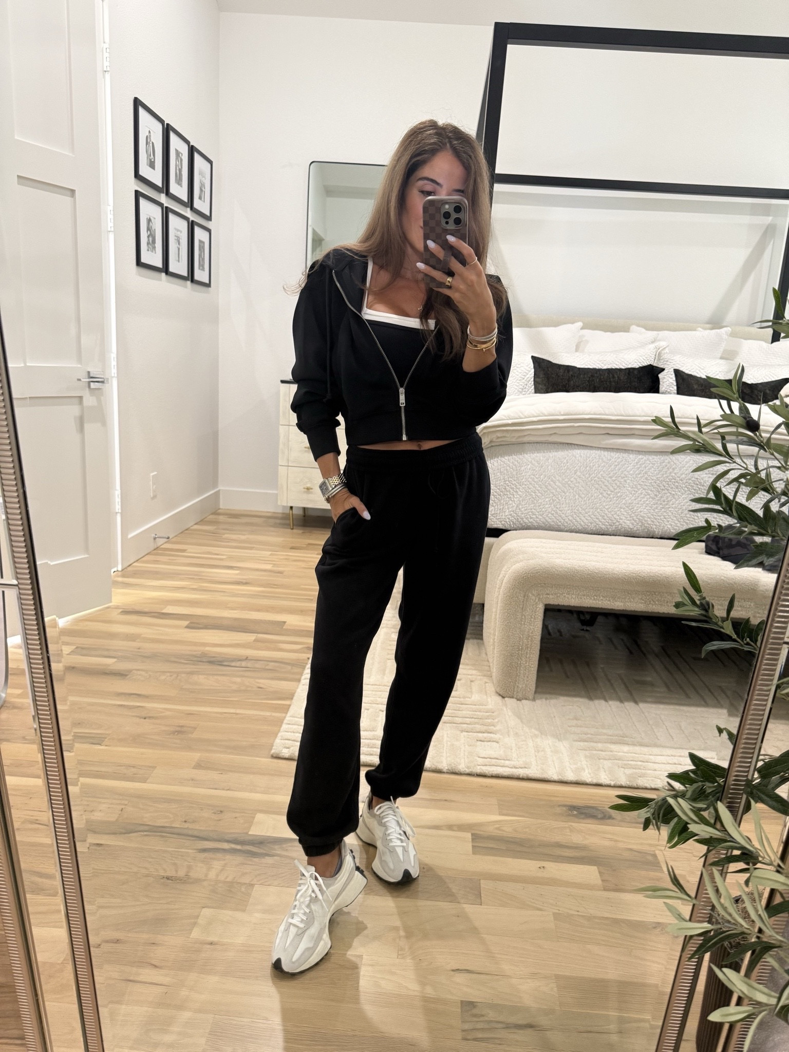 Comfy jogger set petite friendly size xxs 

#LTKdayinmylife #LTKSaleAlert #LTKValentine