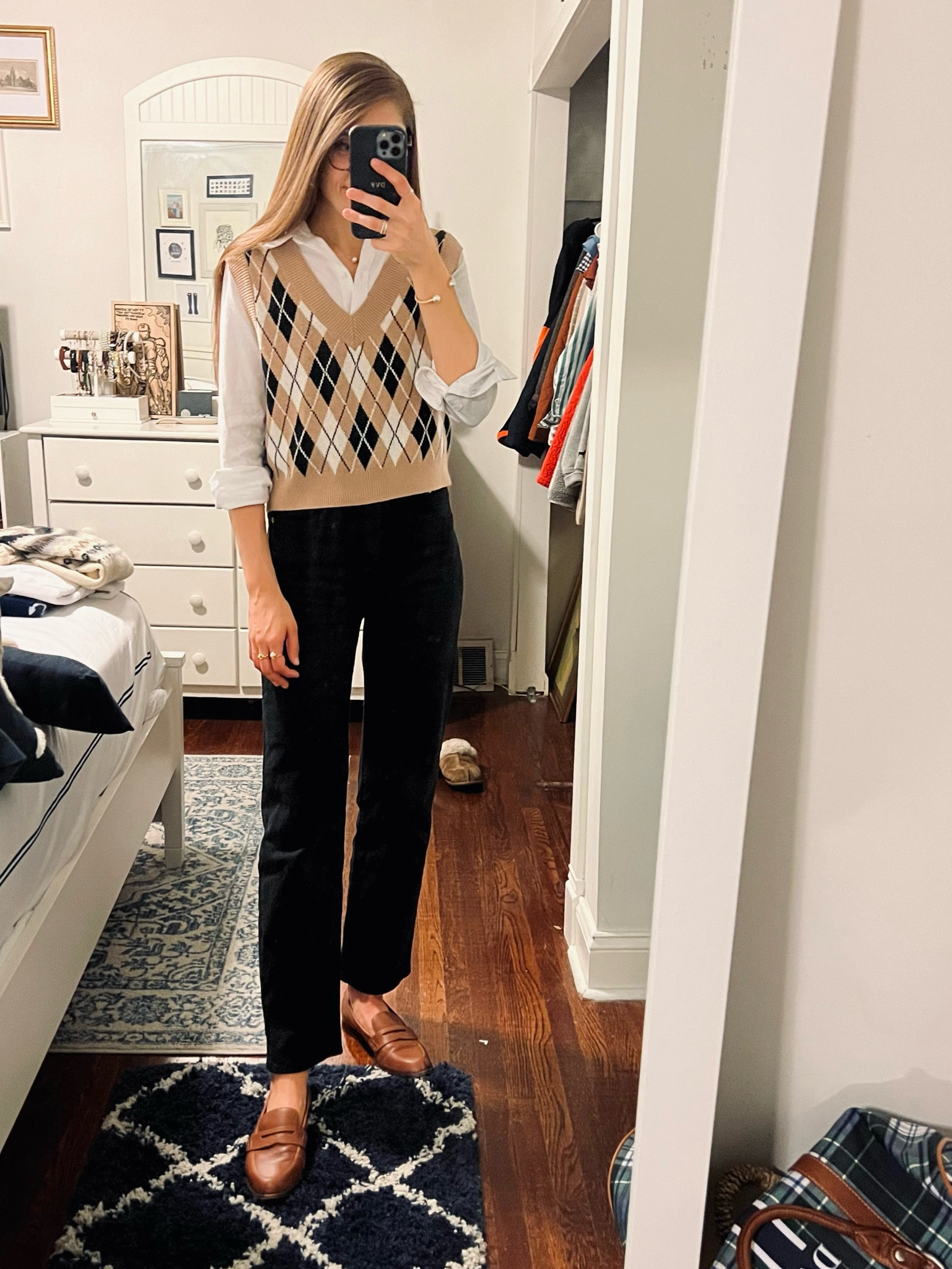Sweater vest // classic style // preppy style // argyle // fall fashion // fall style // Levi’s // loafers // pearls // 

#LTKunder100 #LTKstyletip #LTKSeasonal