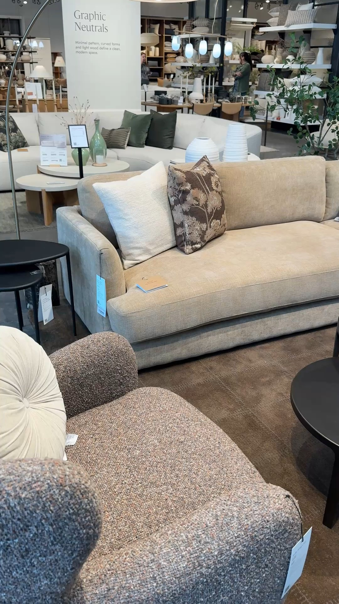 Sectional, sofa, coffee table

#LTKHome #LTKmomlife #LTKstorytime