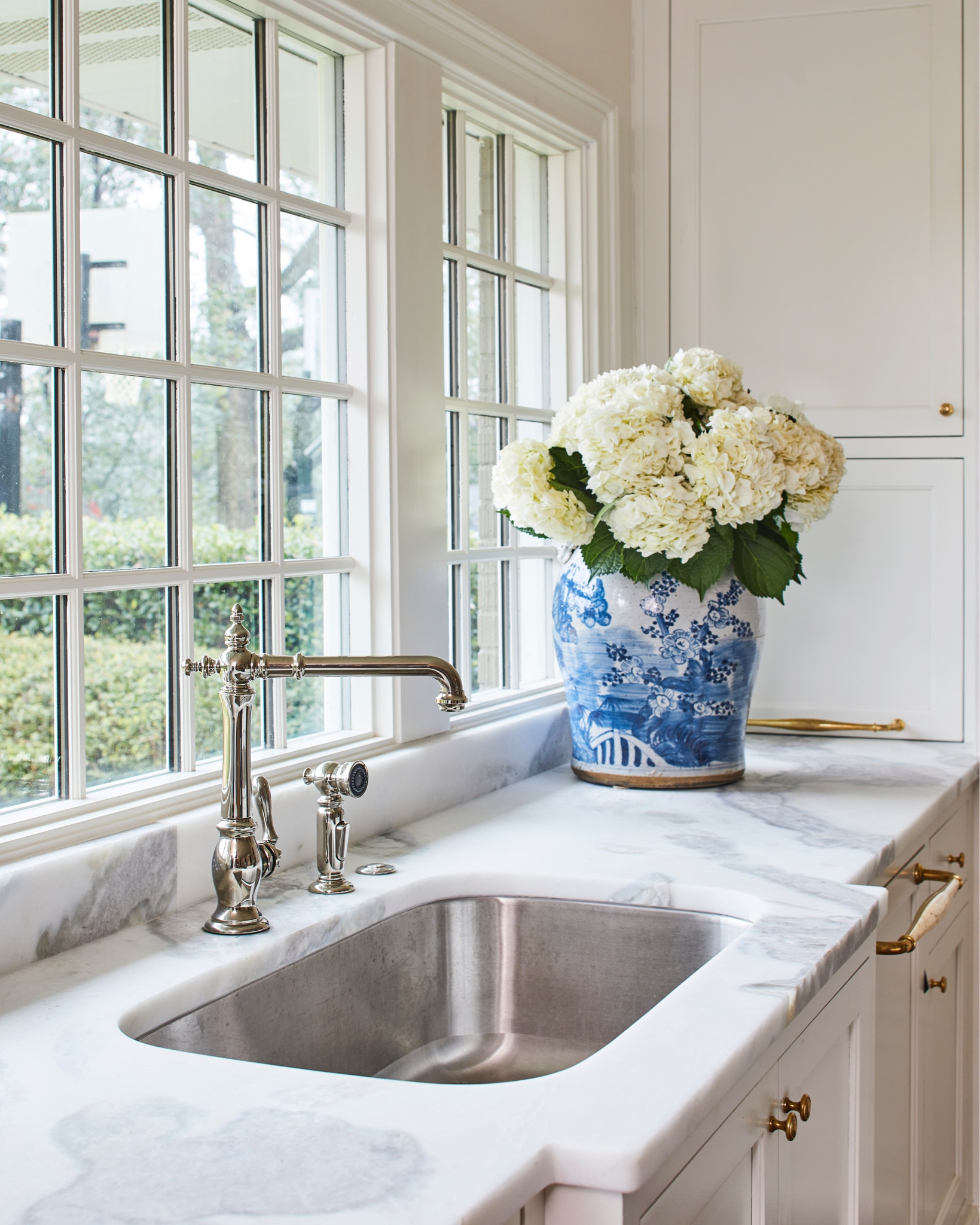 If you've seen any of our other projects, you've probably seen chinoiserie planters being used as vases💙 we love them! They add liveliness to any space. We've rounded up plenty to choose from! 

#LTKhome