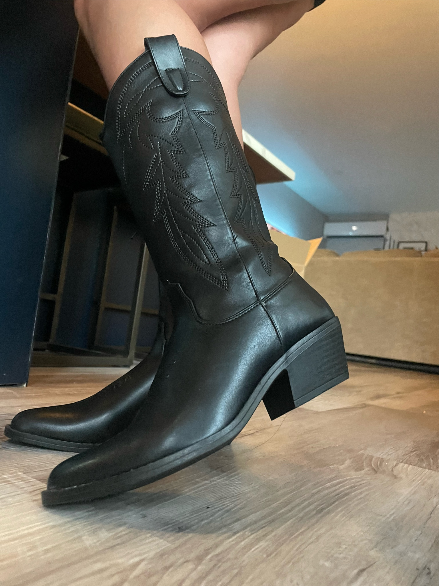 The most affordable cowboy boots yet 🖤

#LTKFallSale #LTKStyleTip #LTKFindsUnder100
