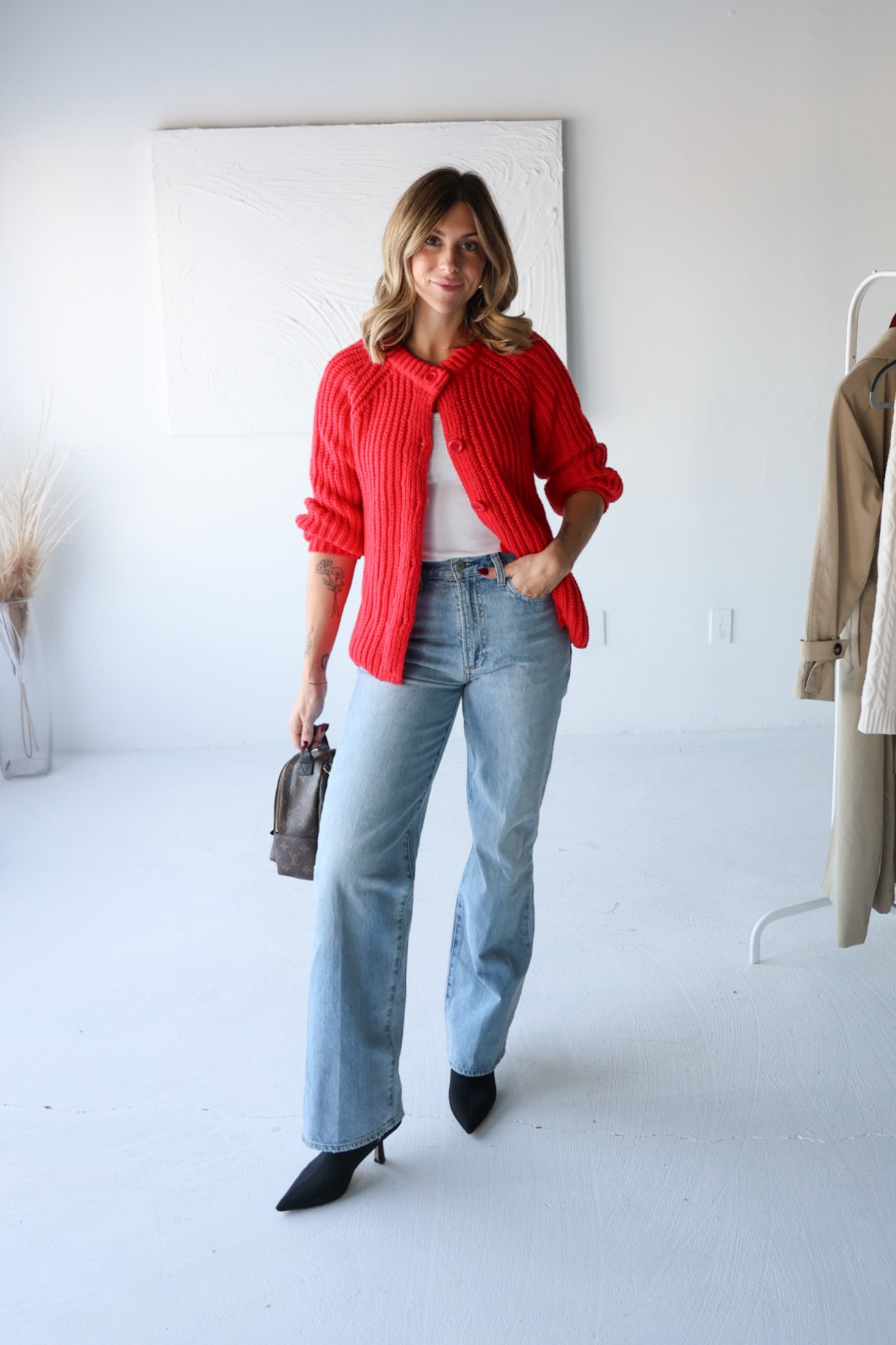 Amazon Cardigan 
Aritzia Farrah jeans in tall size 27 
Also styled with my effortless pants from aritzia too, in tall size 4 

#LTKcanada #LTKworkwear #LTKstyletip