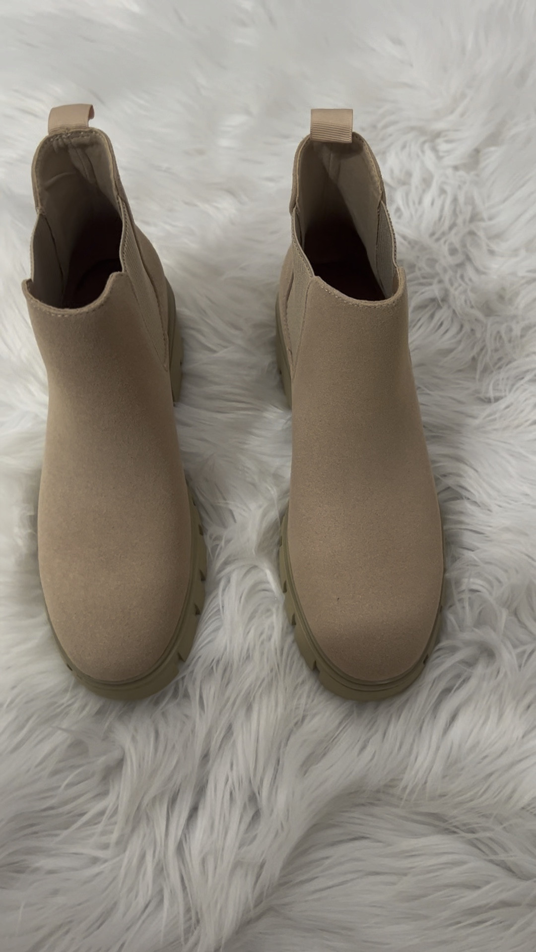 Nude women’s Chelsea boots from Amazonn

#LTKStyleTip #LTKShoeCrush #LTKFindsUnder100
