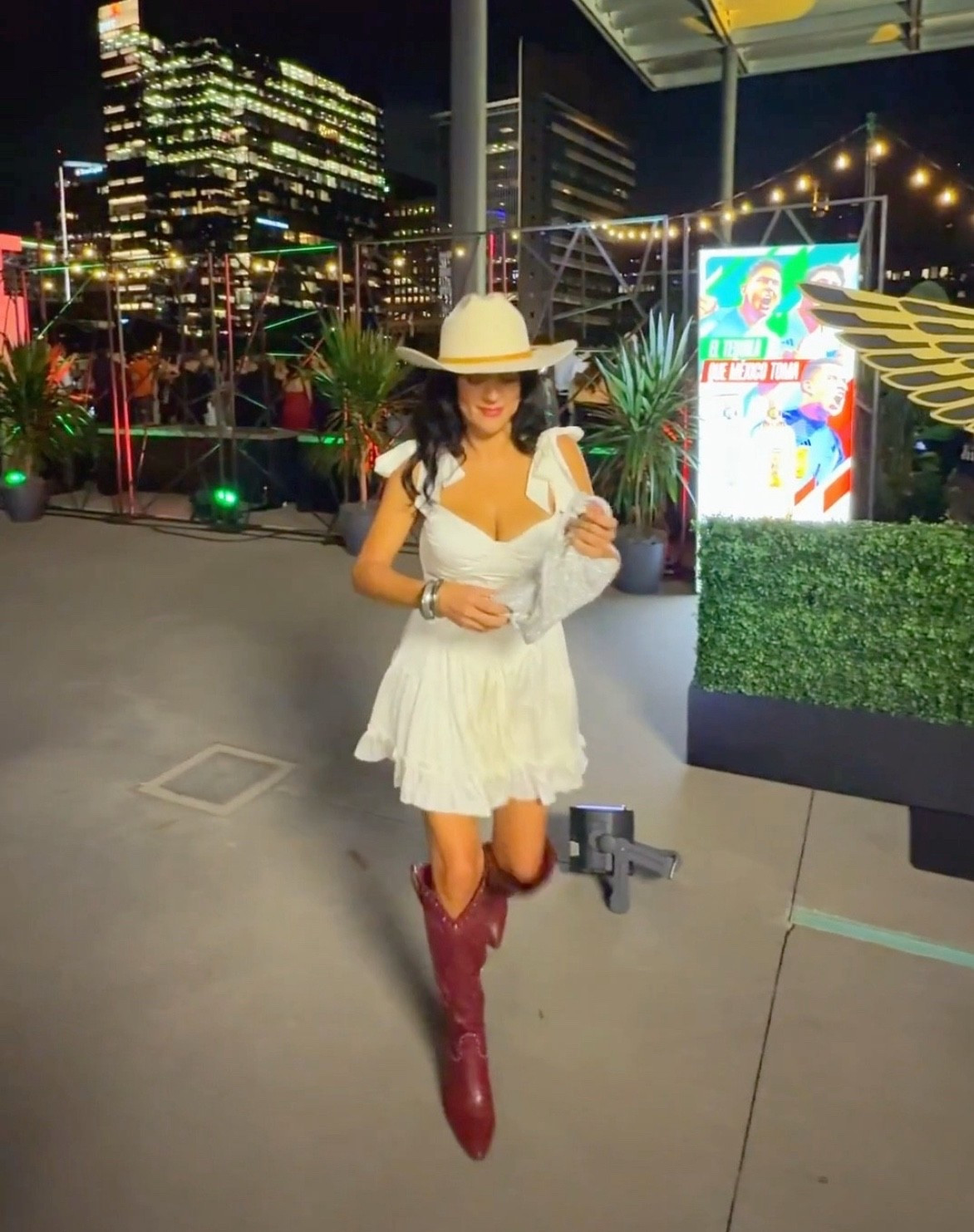 ✨ This is your sign to say YES to the statement outfit.

#dress #hat #boots


#LTKdayinmylife #LTKSeasonal #LTKGiftGuide