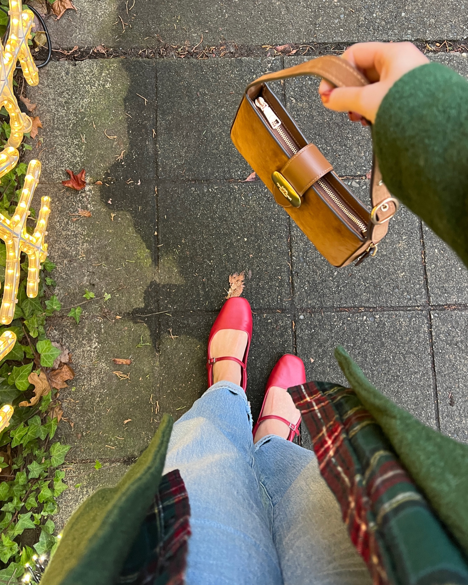 Red ballet flats are THE Christmas shoe. I get so many compliment on these dolce vita flats, and they’re so comfy 👌🏽 Free shipping from Nordstrom ✨

#LTKHoliday #LTKShoeCrush #LTKStyleTip
